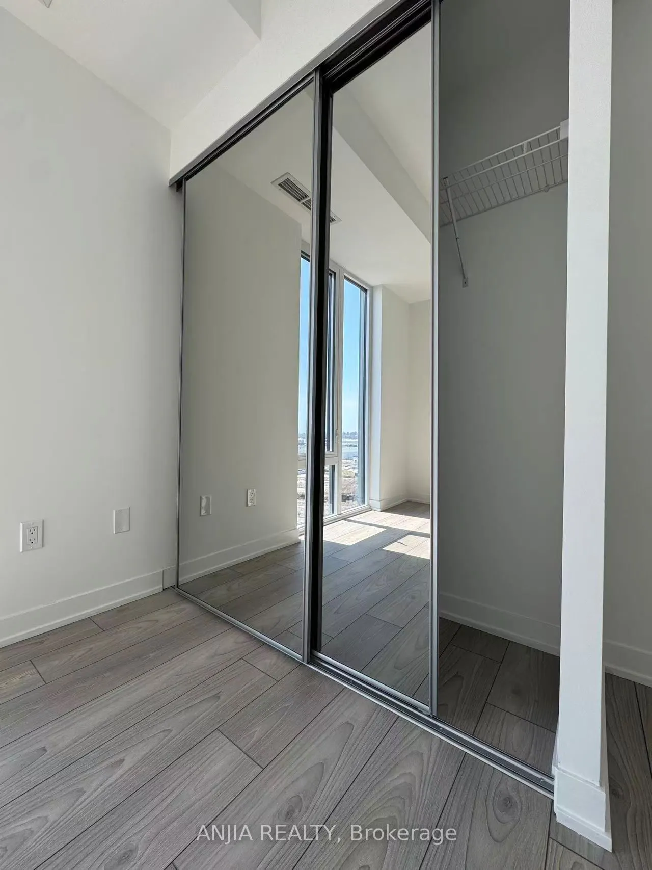 10 Abeja Street, #1020