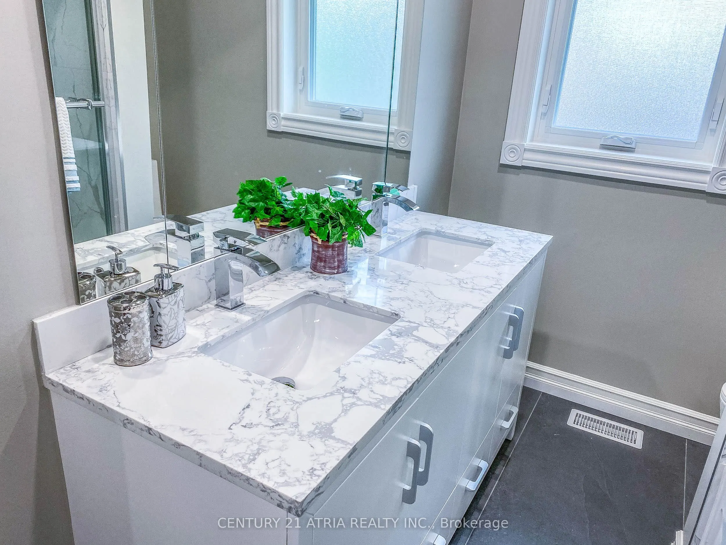 31 Rockview Gardens