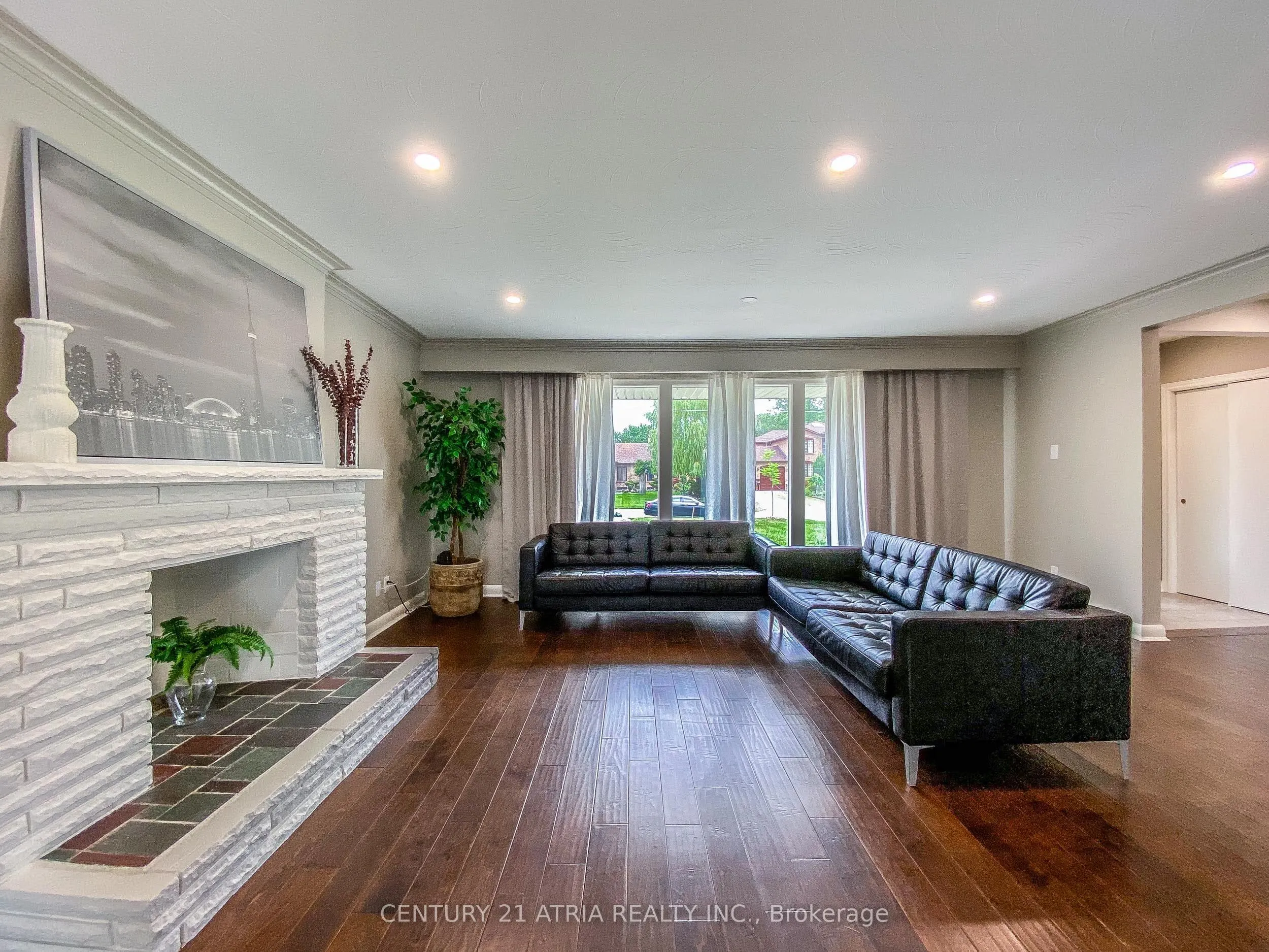 31 Rockview Gardens