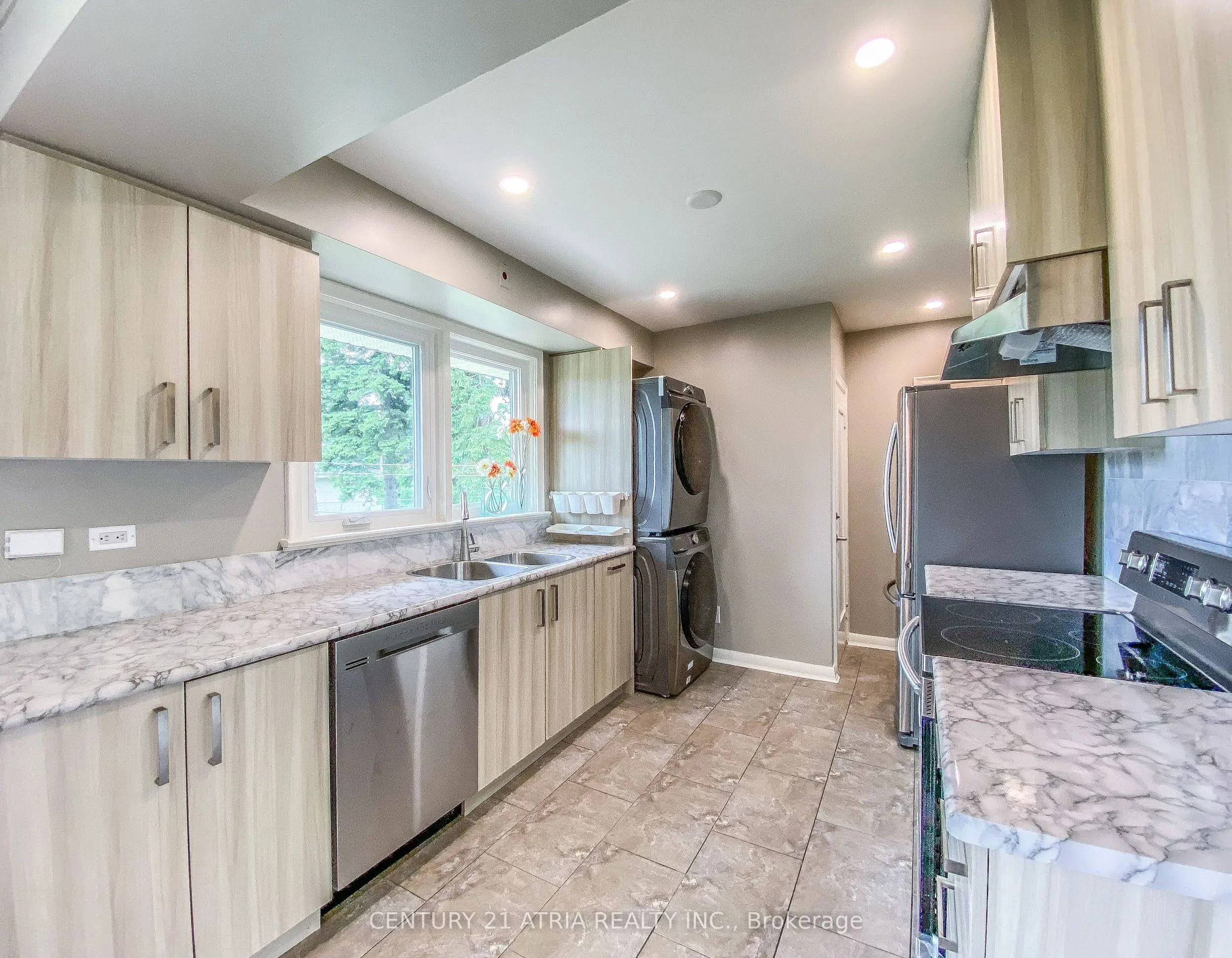 31 Rockview Gardens
