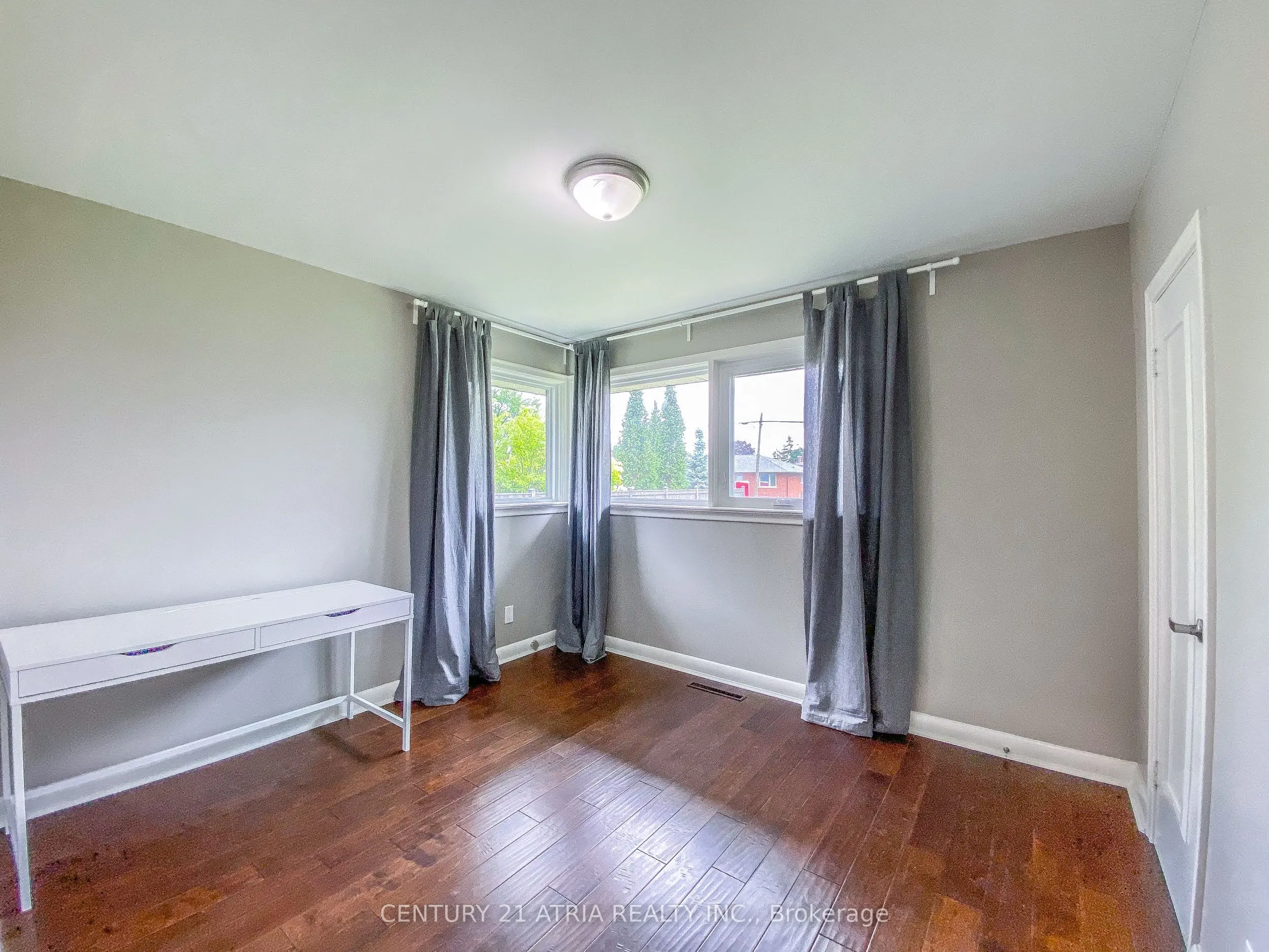 31 Rockview Gardens