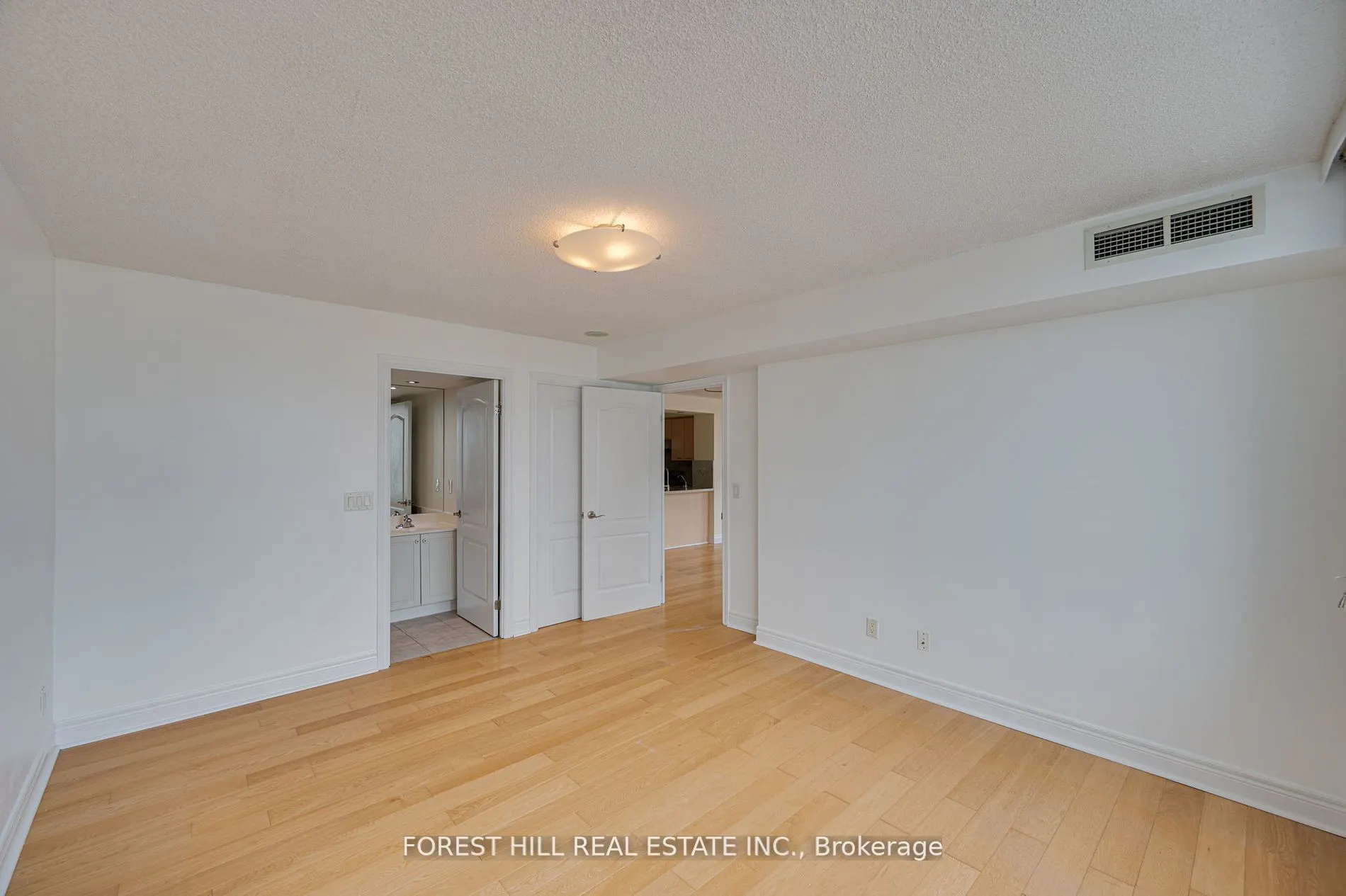 62 Suncrest Boulevard, #807