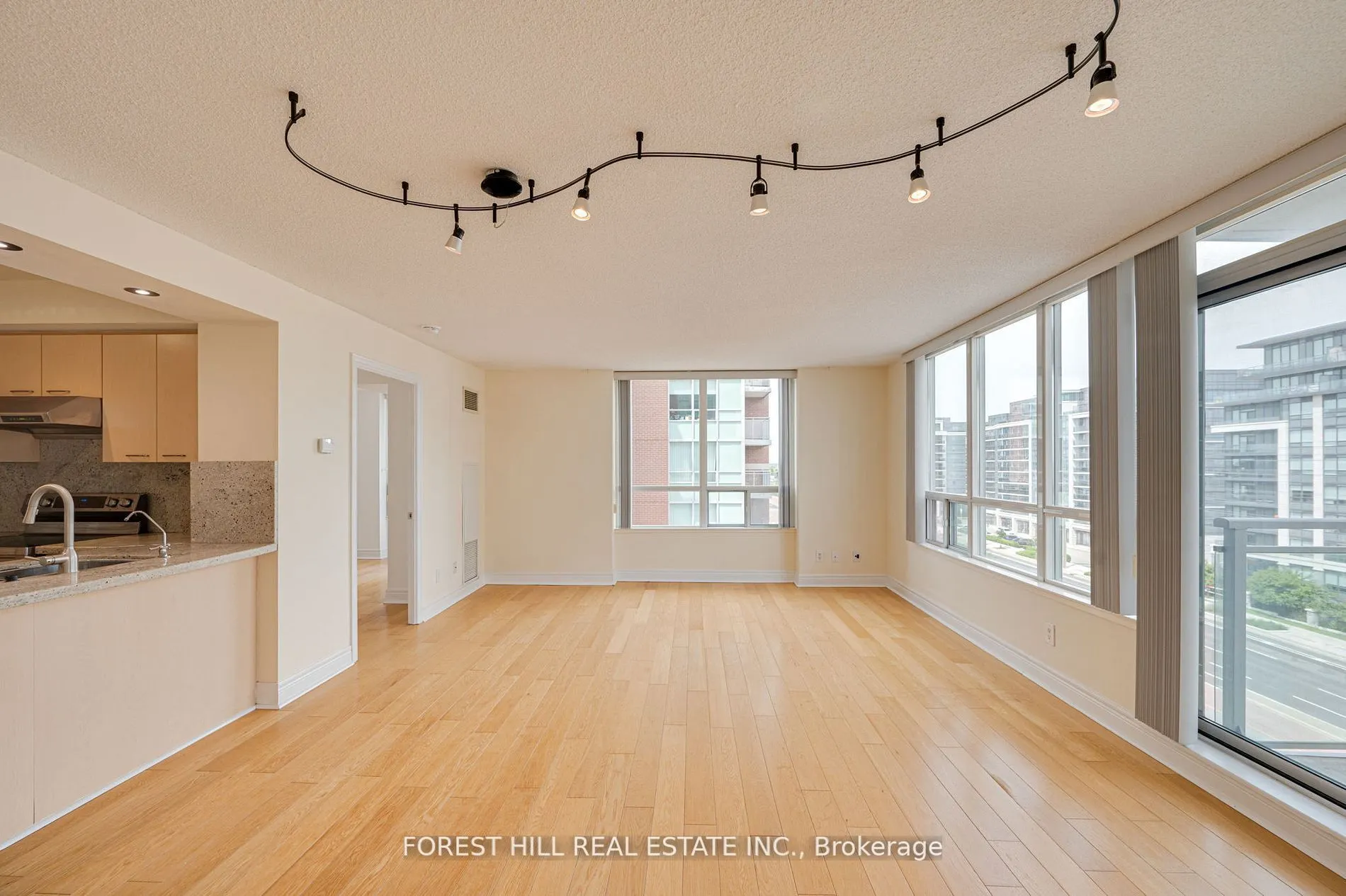 62 Suncrest Boulevard, #807