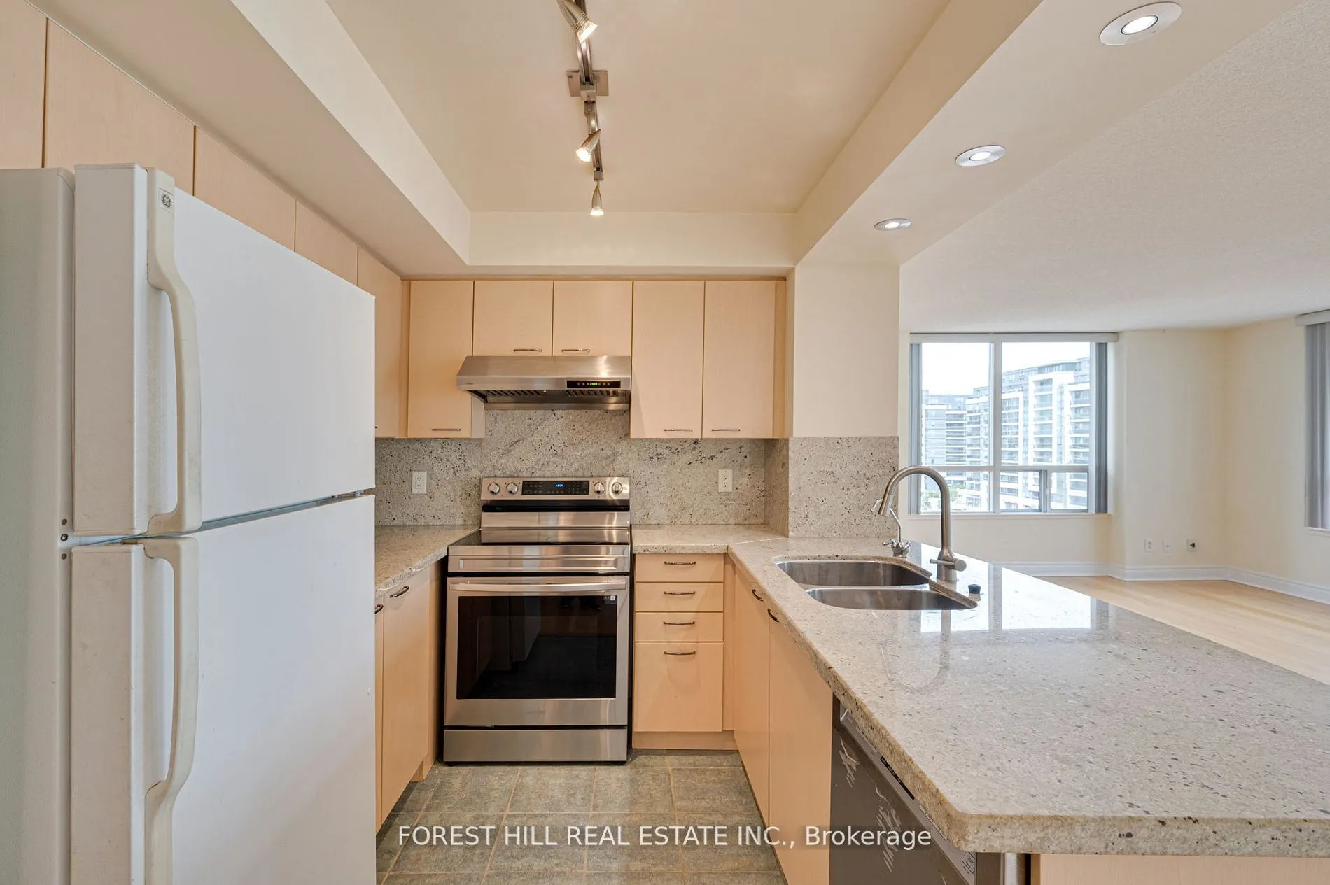 62 Suncrest Boulevard, #807