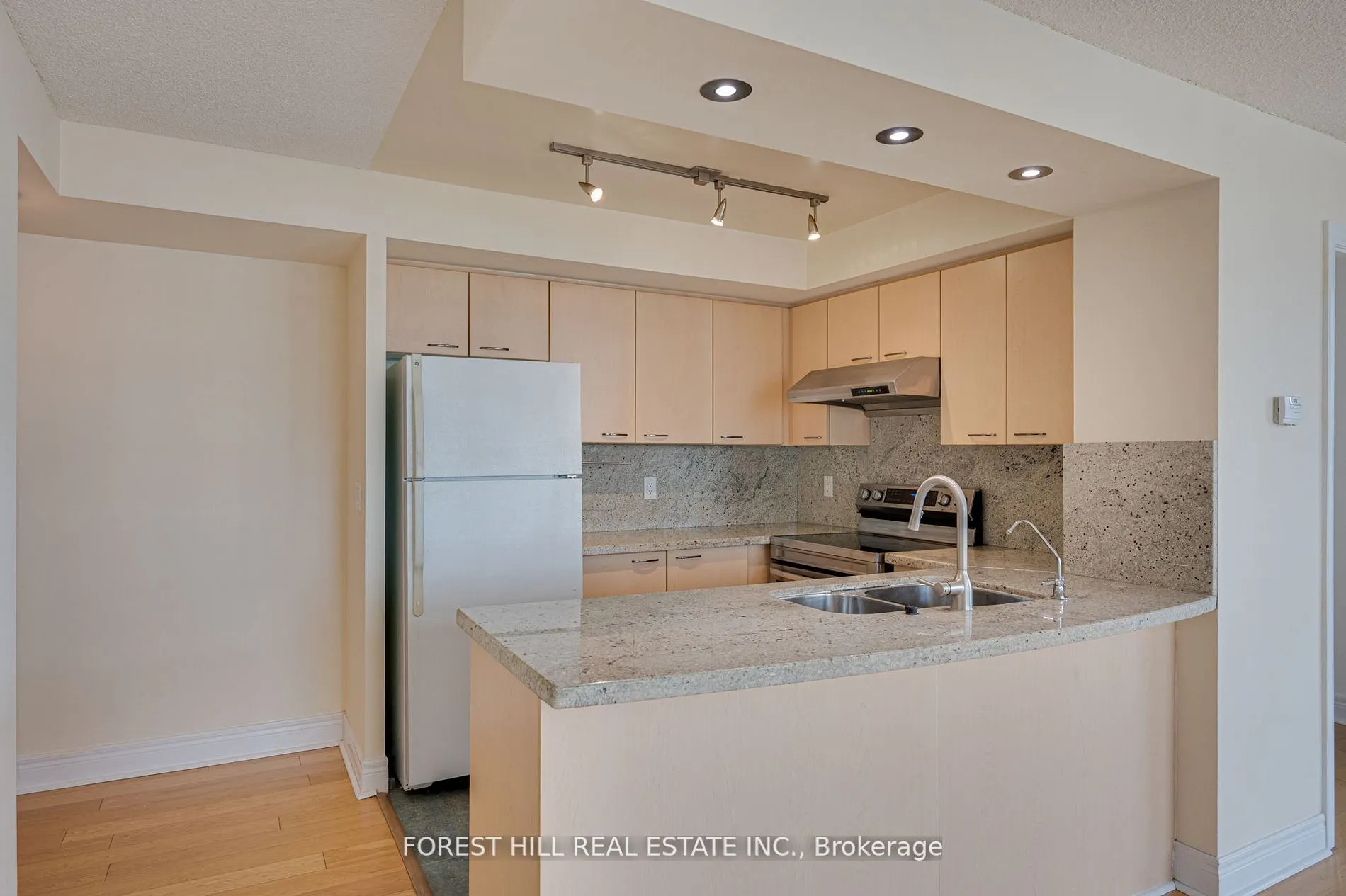 62 Suncrest Boulevard, #807