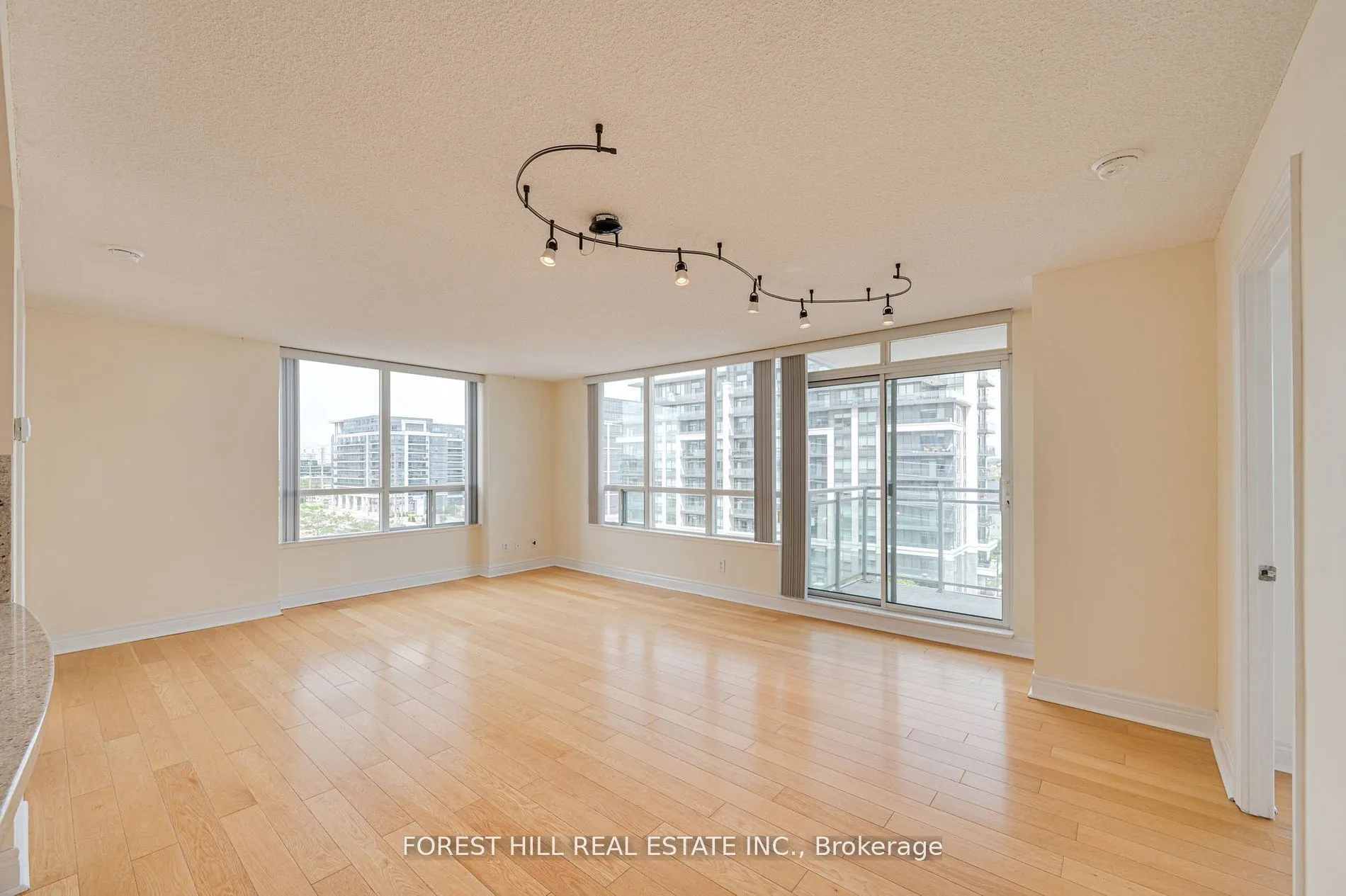 62 Suncrest Boulevard, #807
