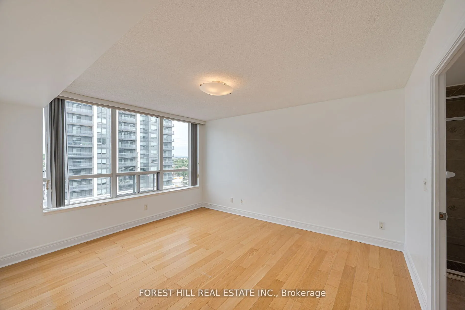 62 Suncrest Boulevard, #807