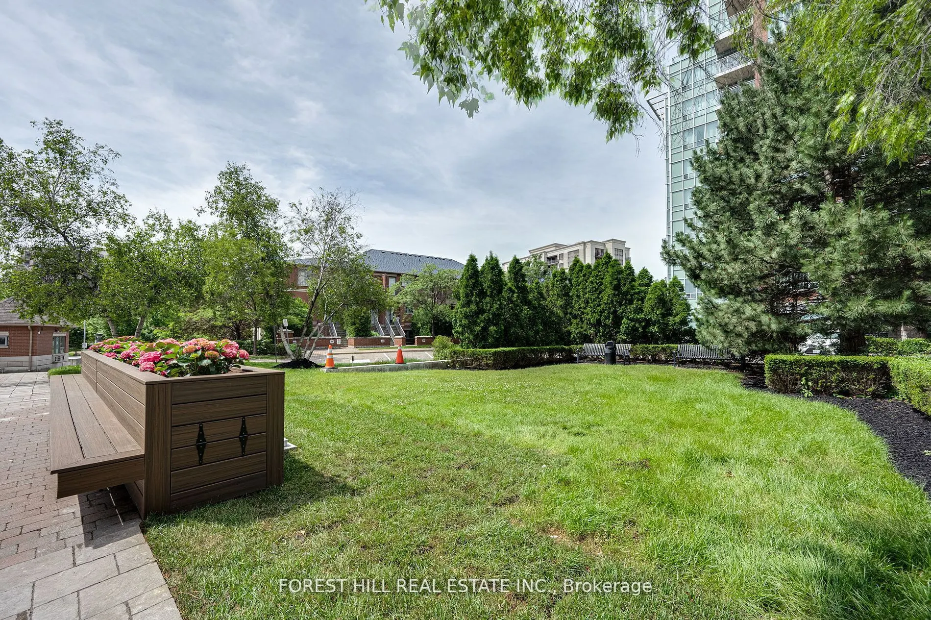 62 Suncrest Boulevard, #807