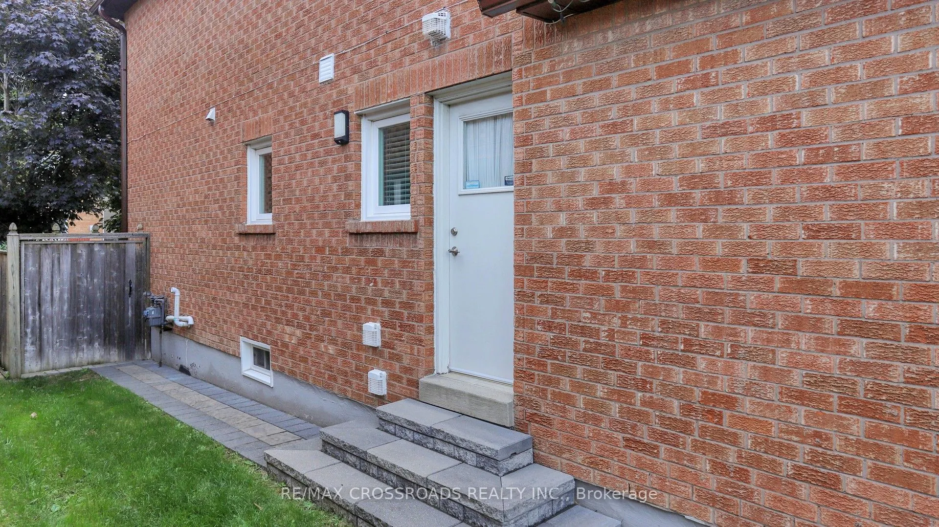 25 Strathearn Avenue