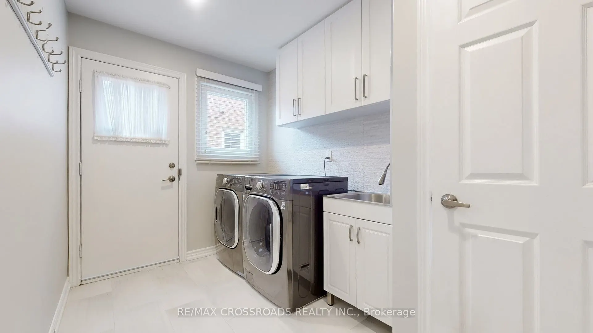 25 Strathearn Avenue