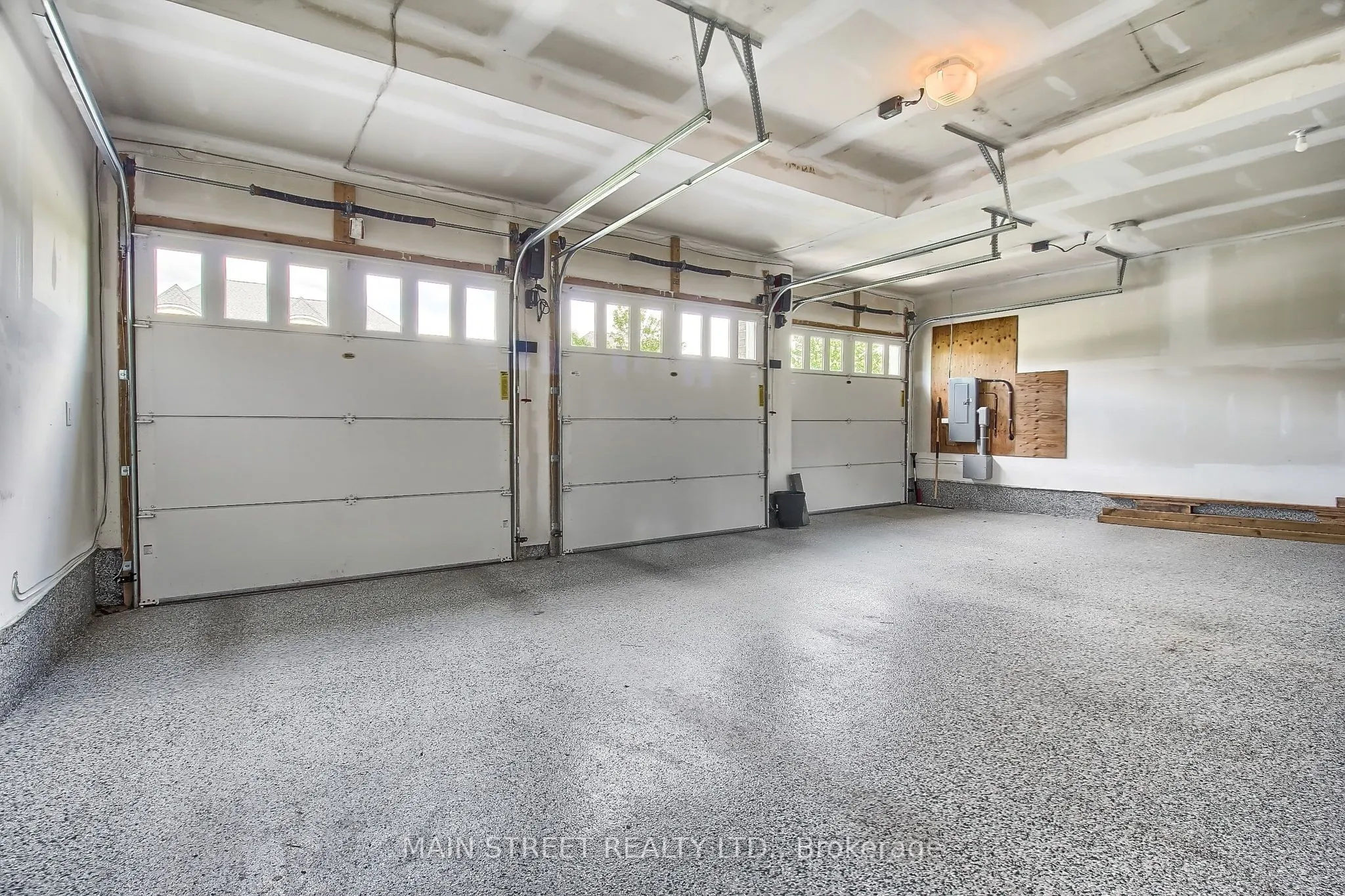 18 Country Club Crescent