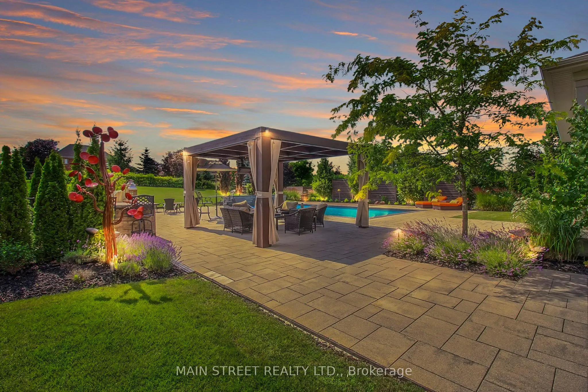 18 Country Club Crescent