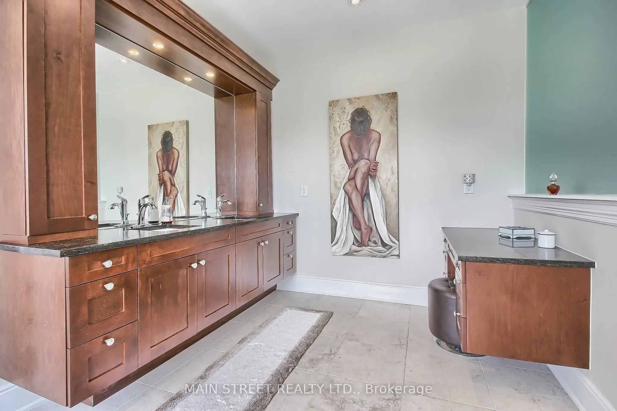 18 Country Club Crescent