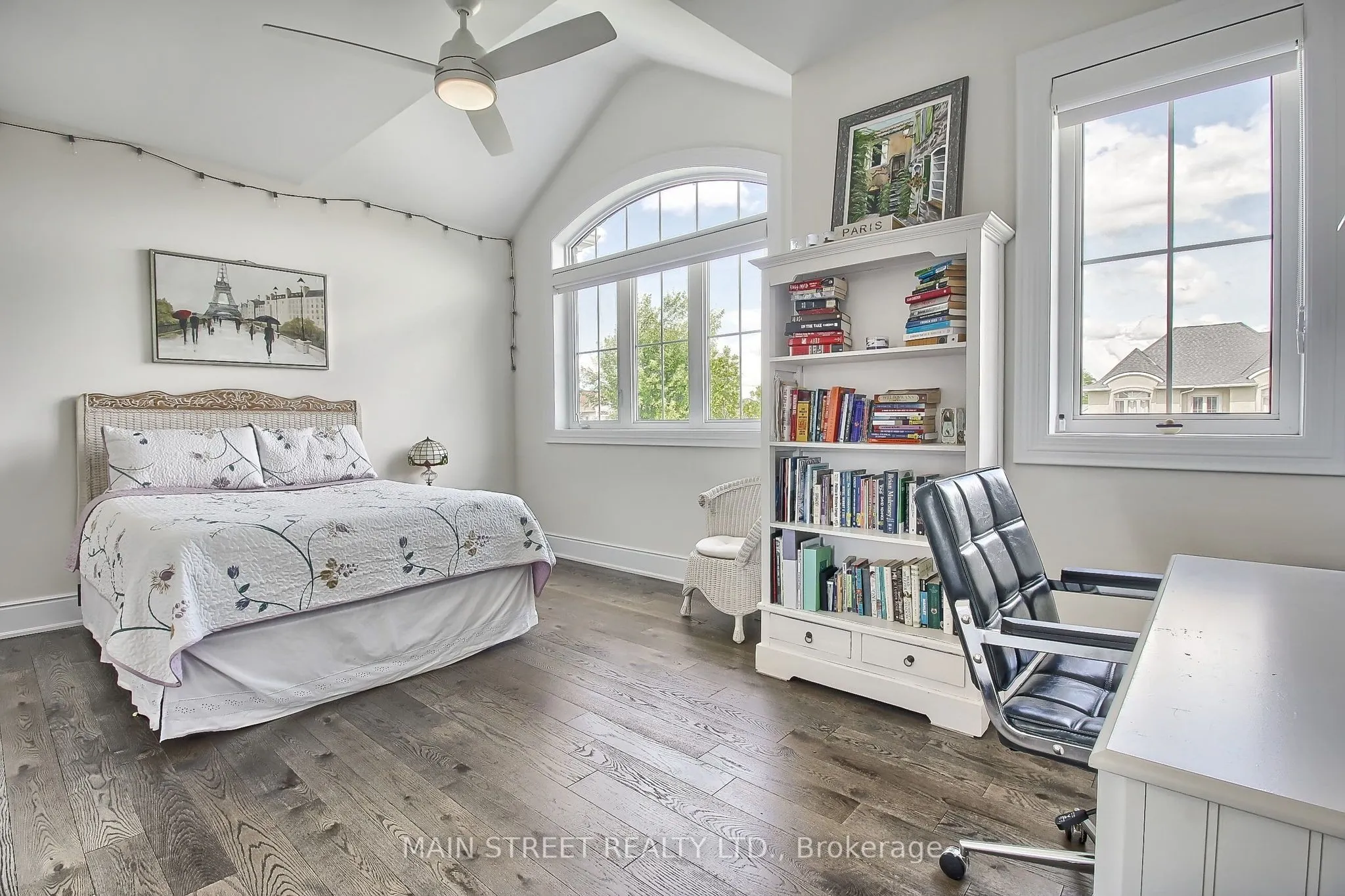 18 Country Club Crescent