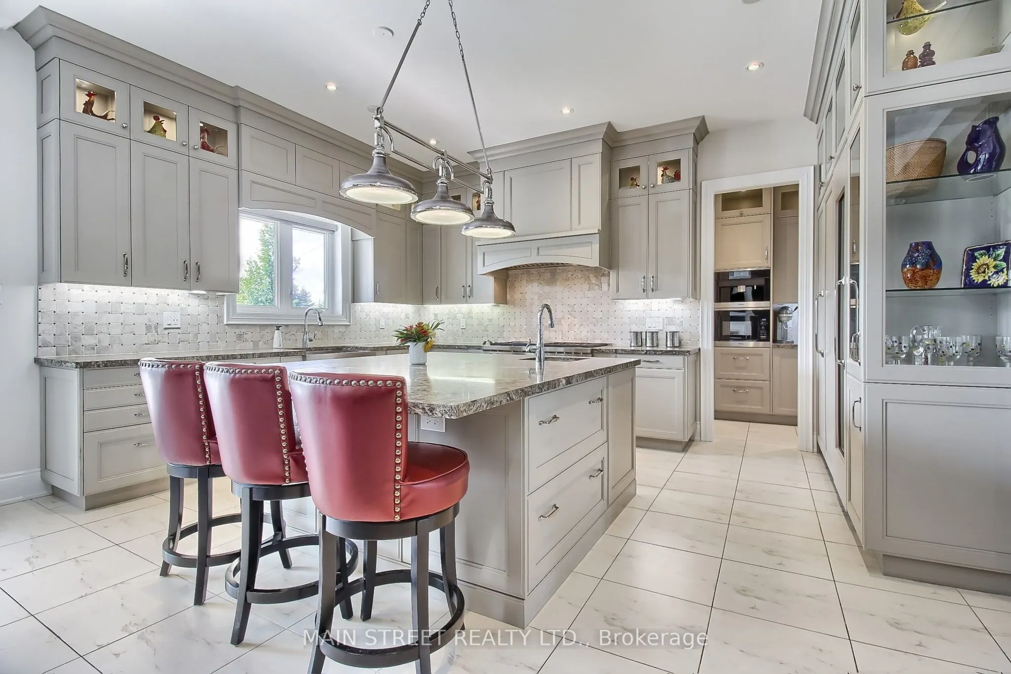 18 Country Club Crescent