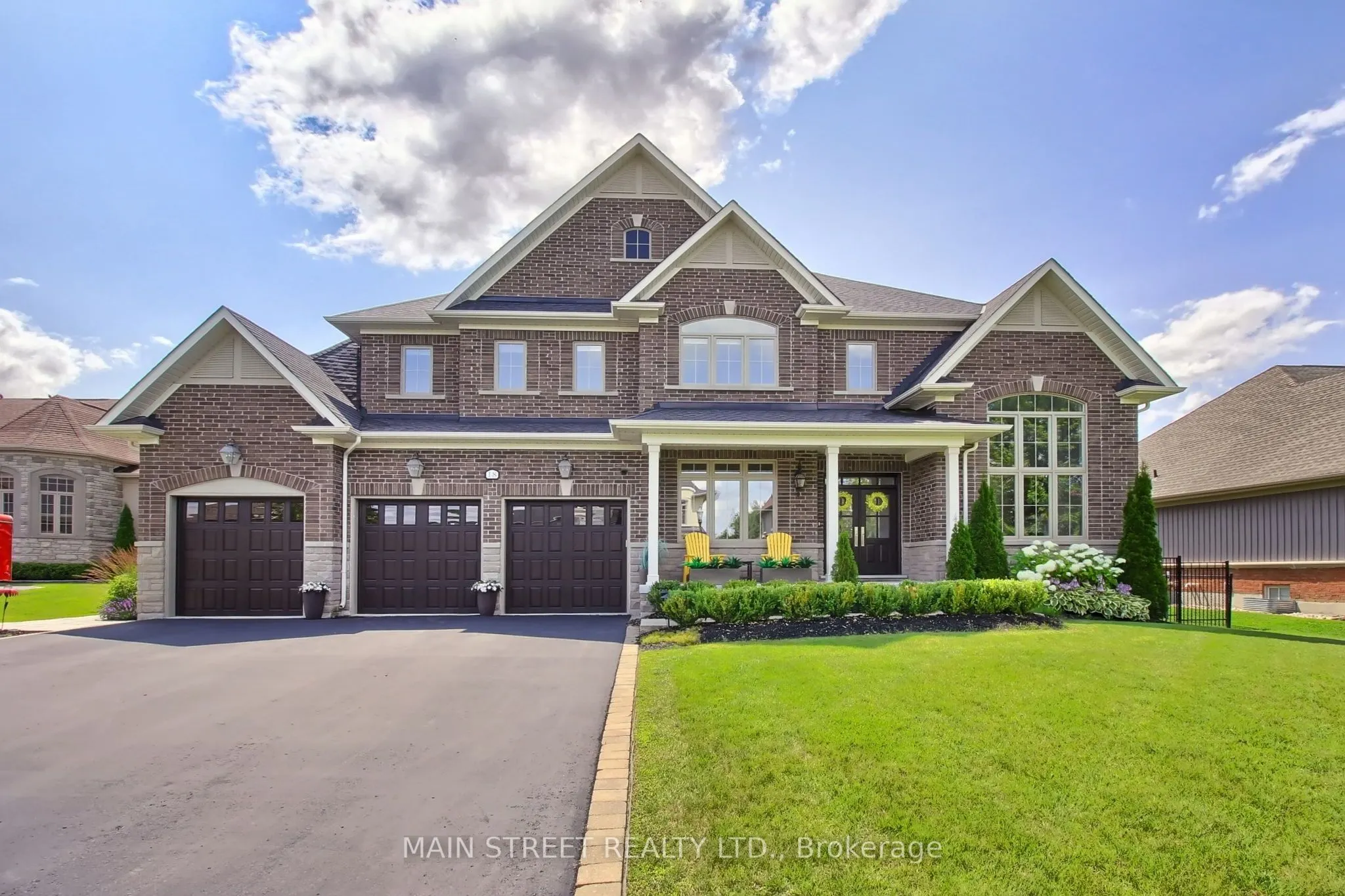 18 Country Club Crescent