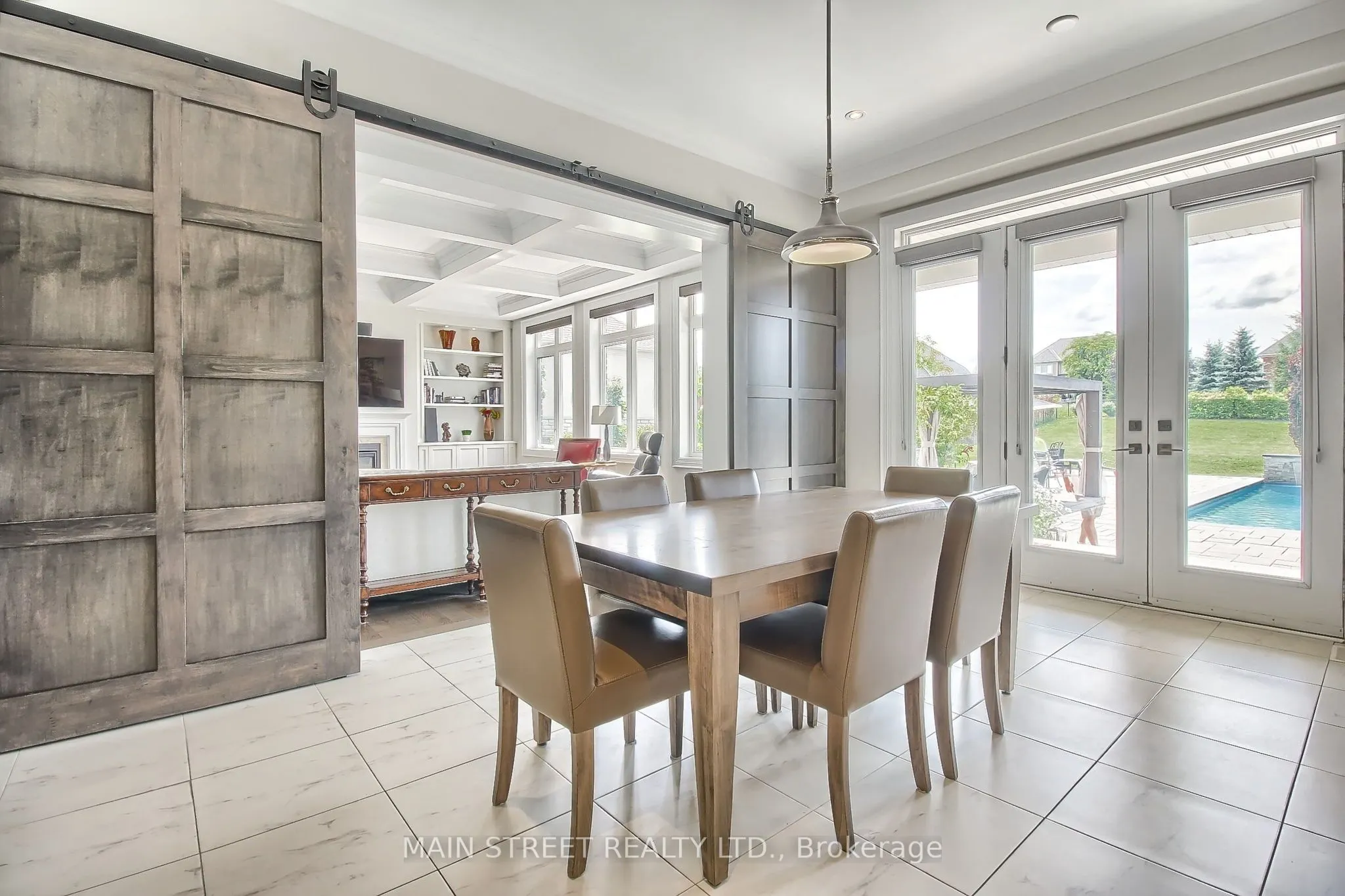 18 Country Club Crescent