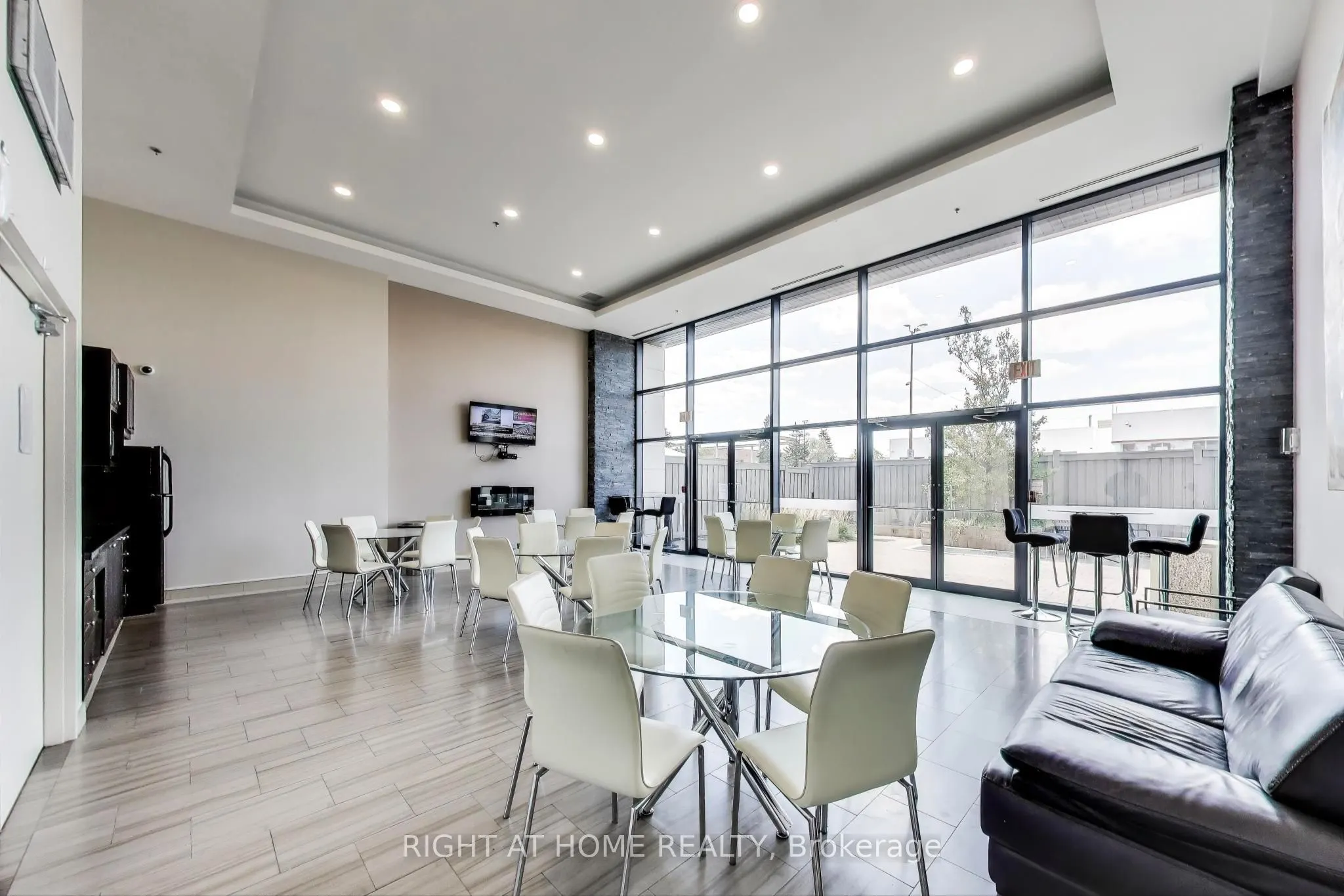 12 Woodstream Boulevard, #317
