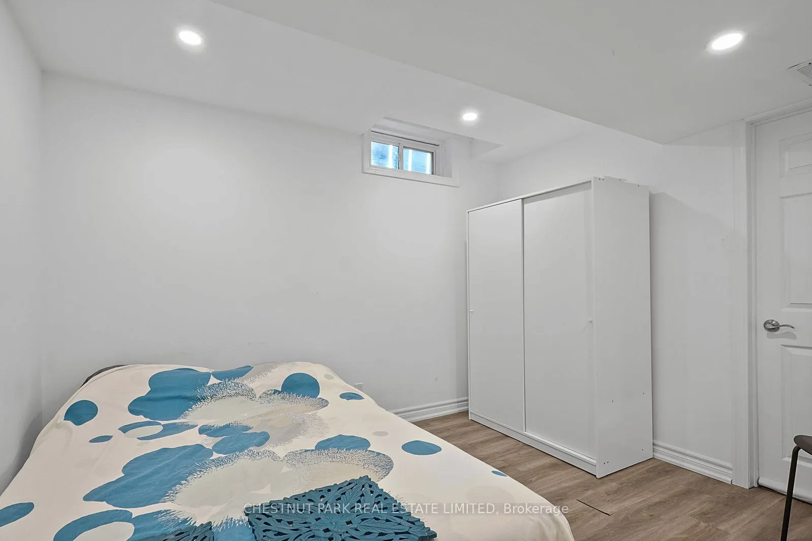 4 Glouster Court