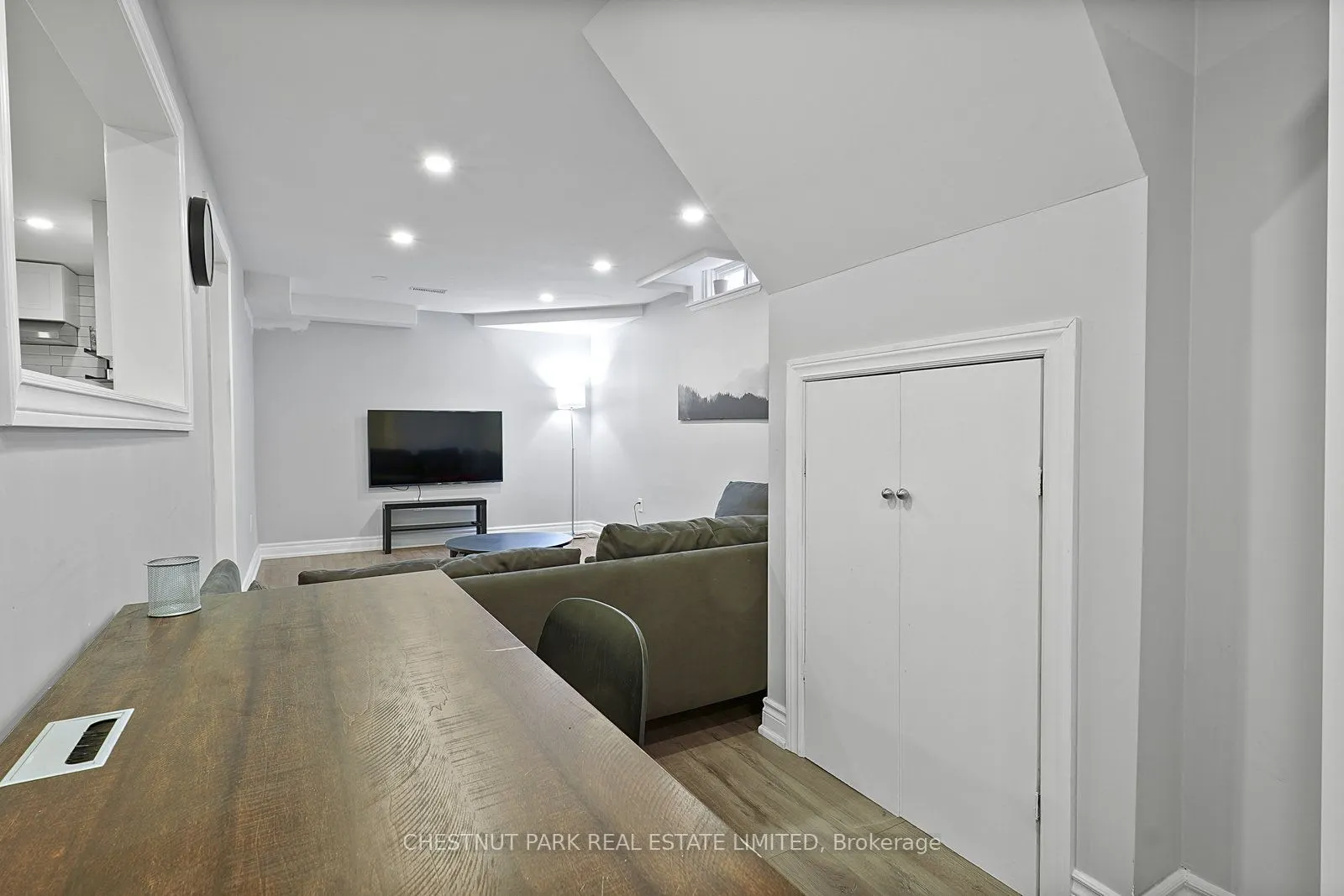 4 Glouster Court