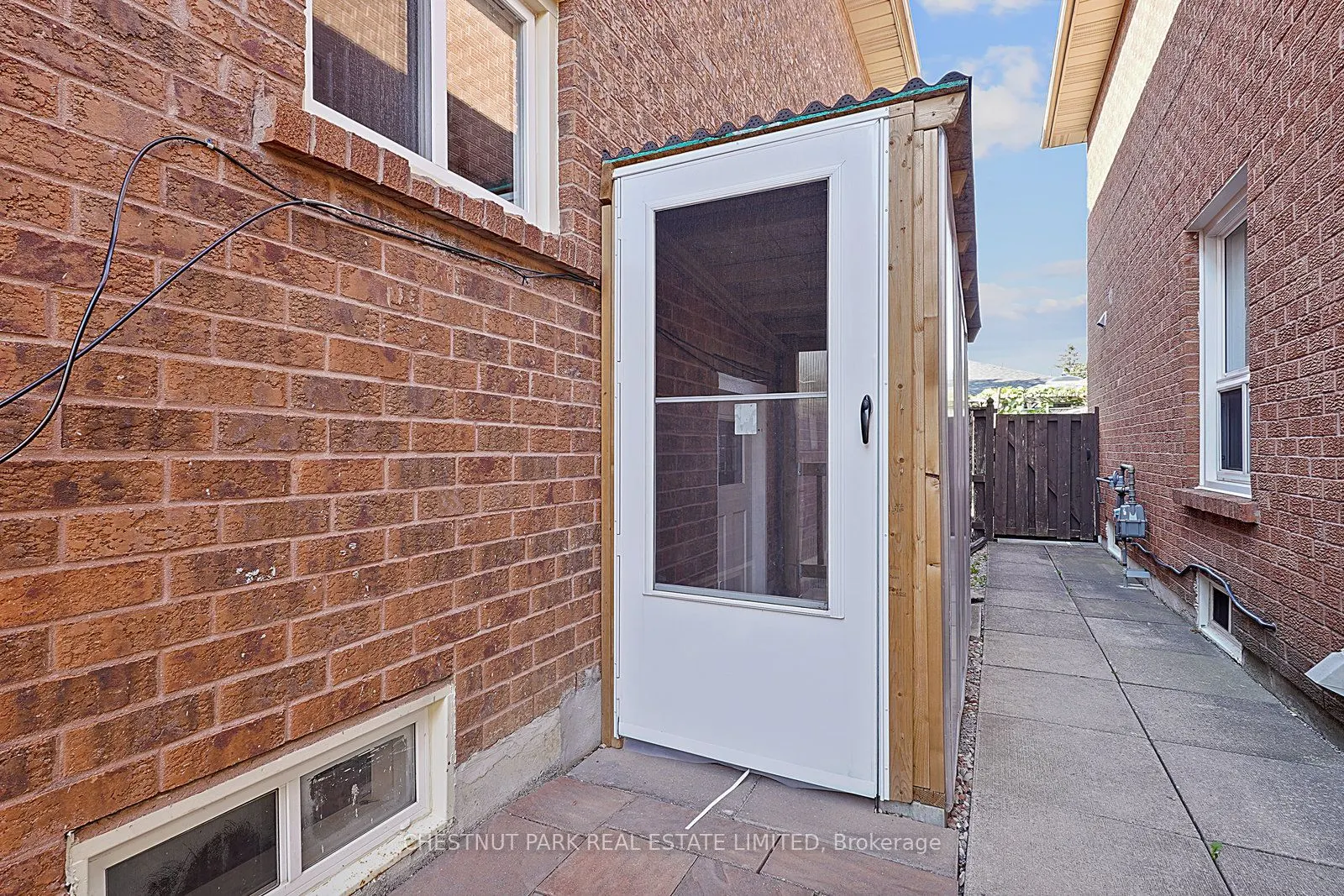 4 Glouster Court
