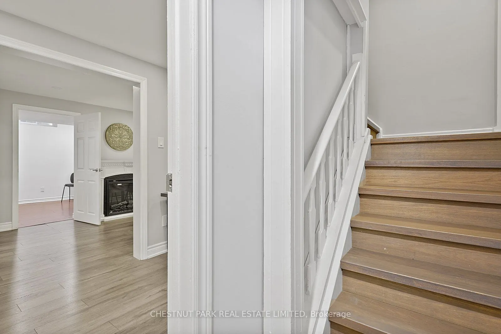 4 Glouster Court