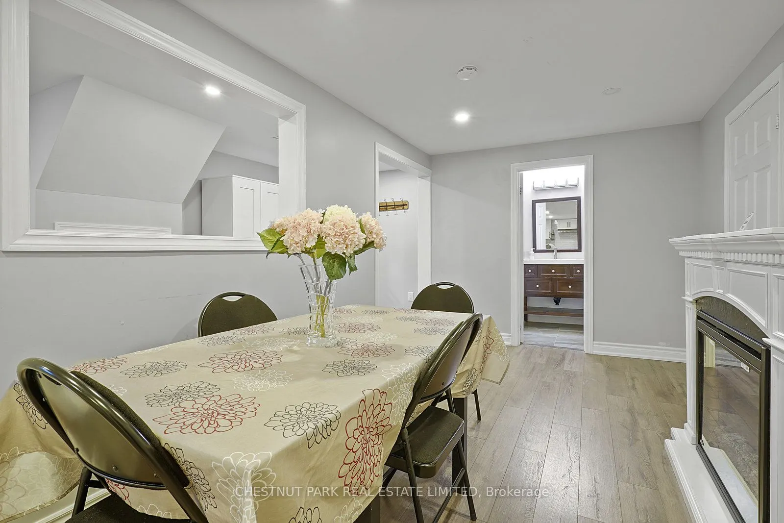 4 Glouster Court