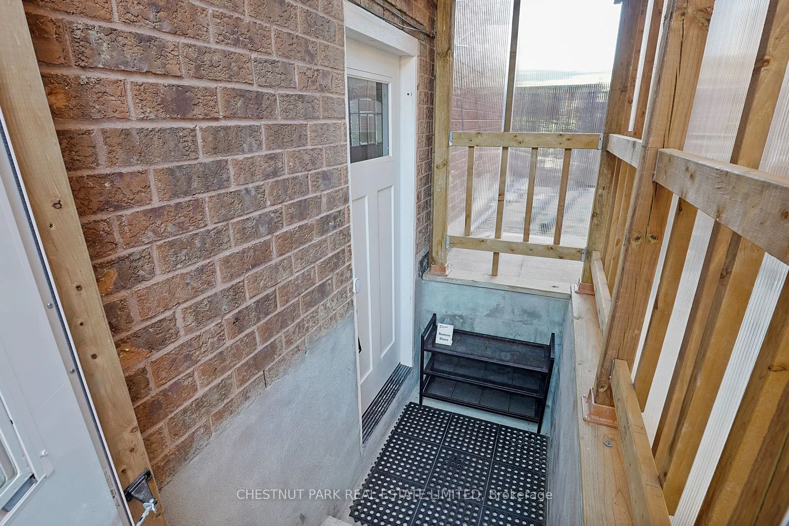 4 Glouster Court