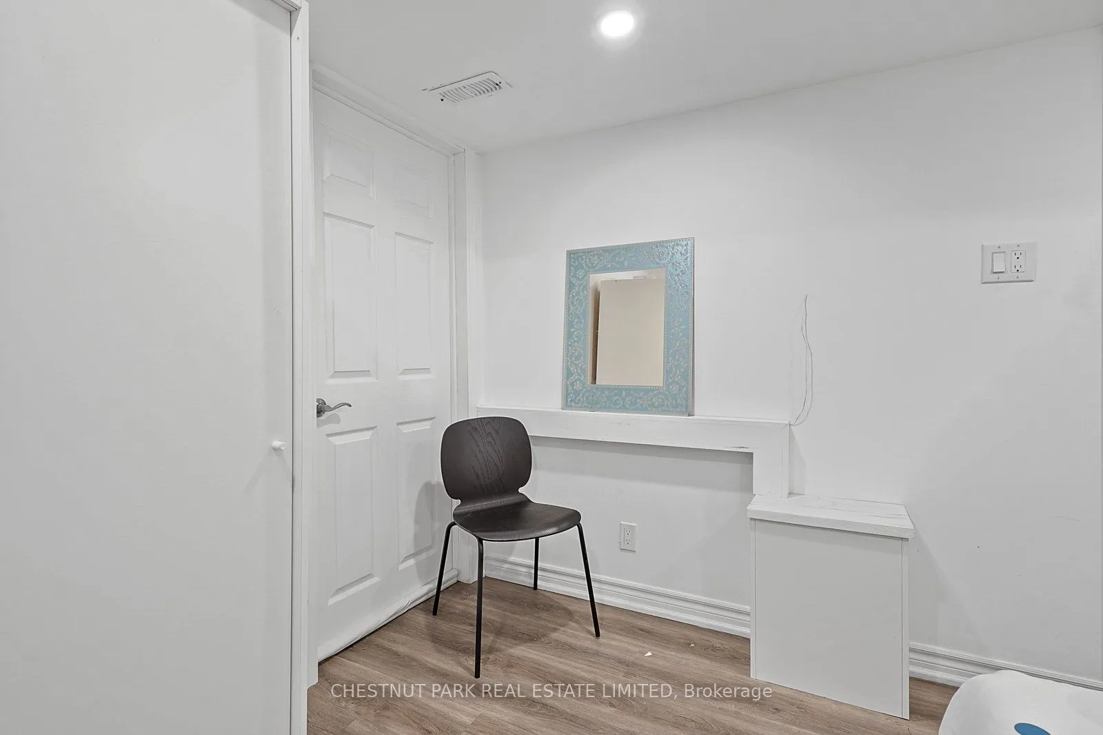 4 Glouster Court