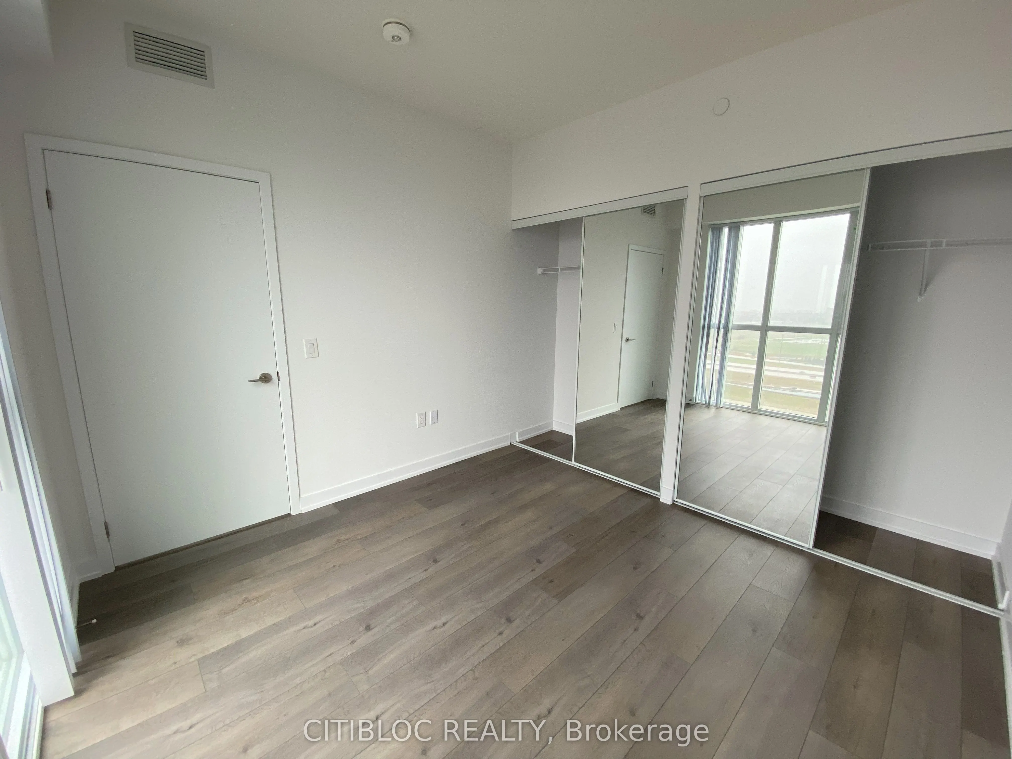 38 Honeycrisp Crescent, #1902