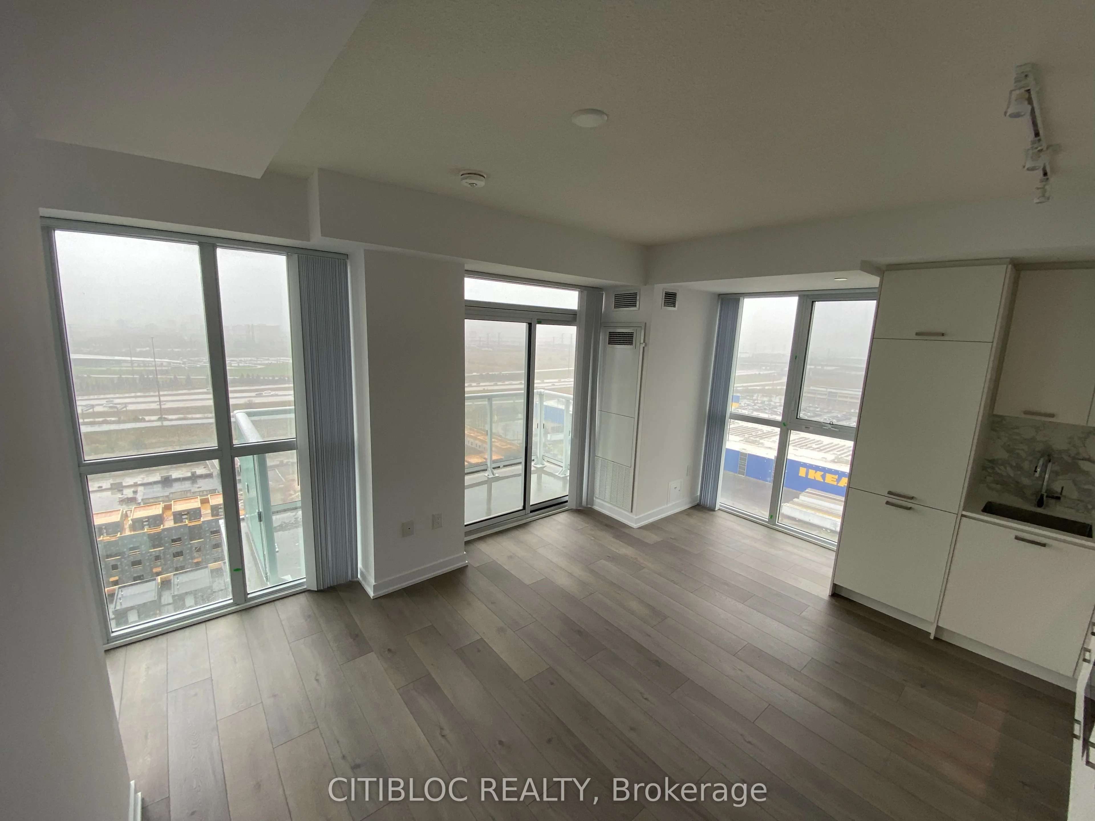 38 Honeycrisp Crescent, #1902