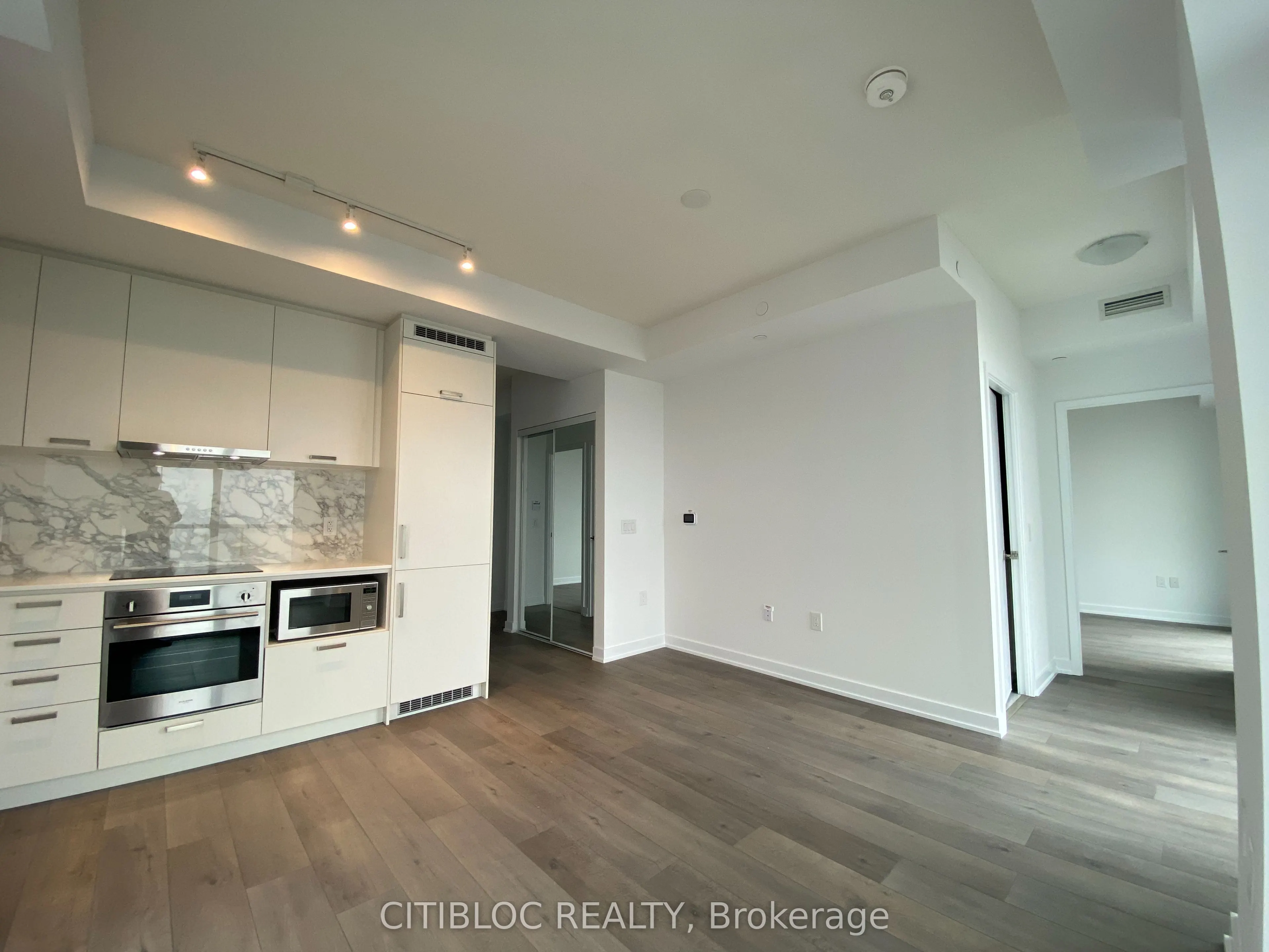 38 Honeycrisp Crescent, #1902