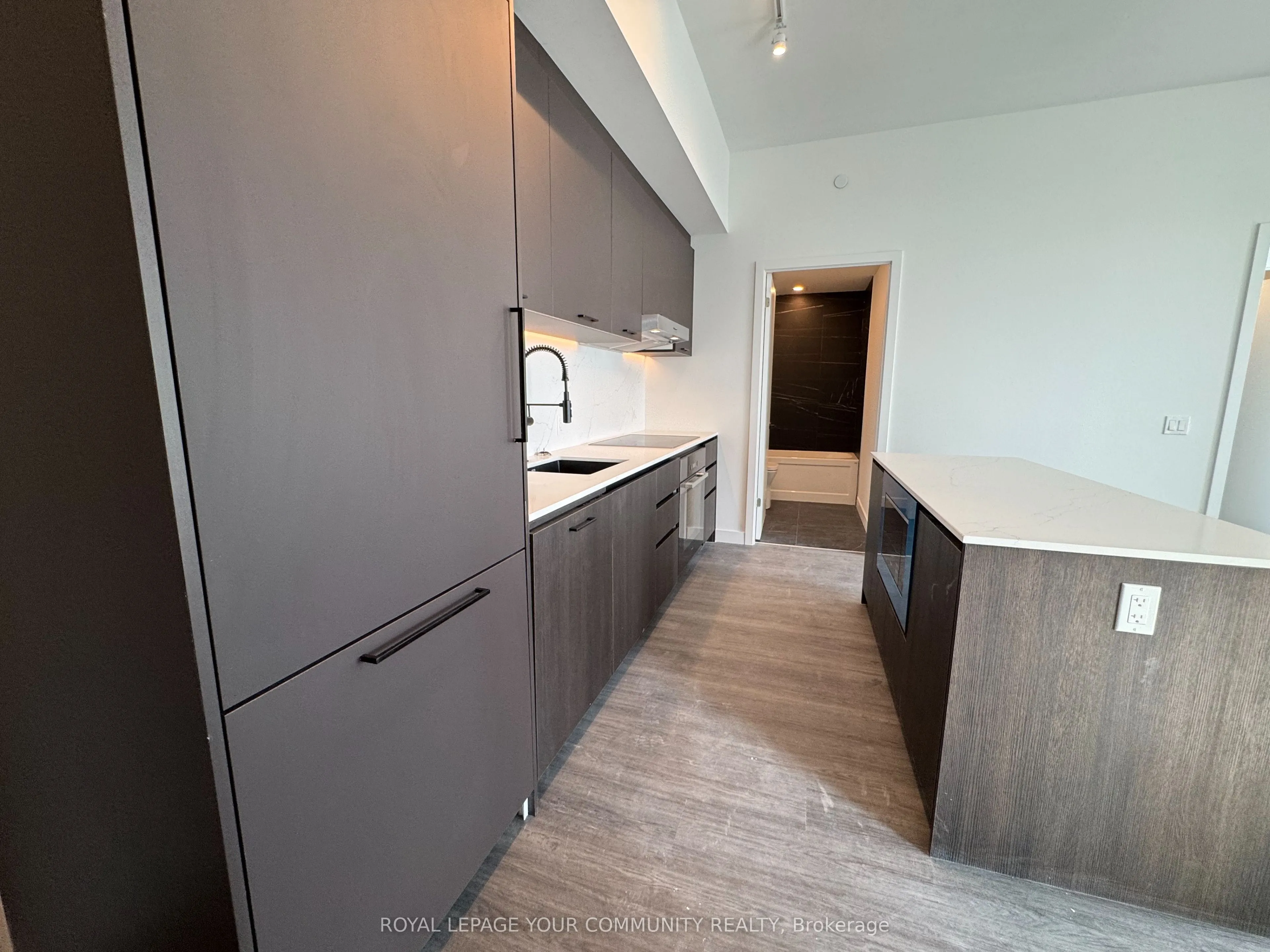 8188 Yonge Street, #620
