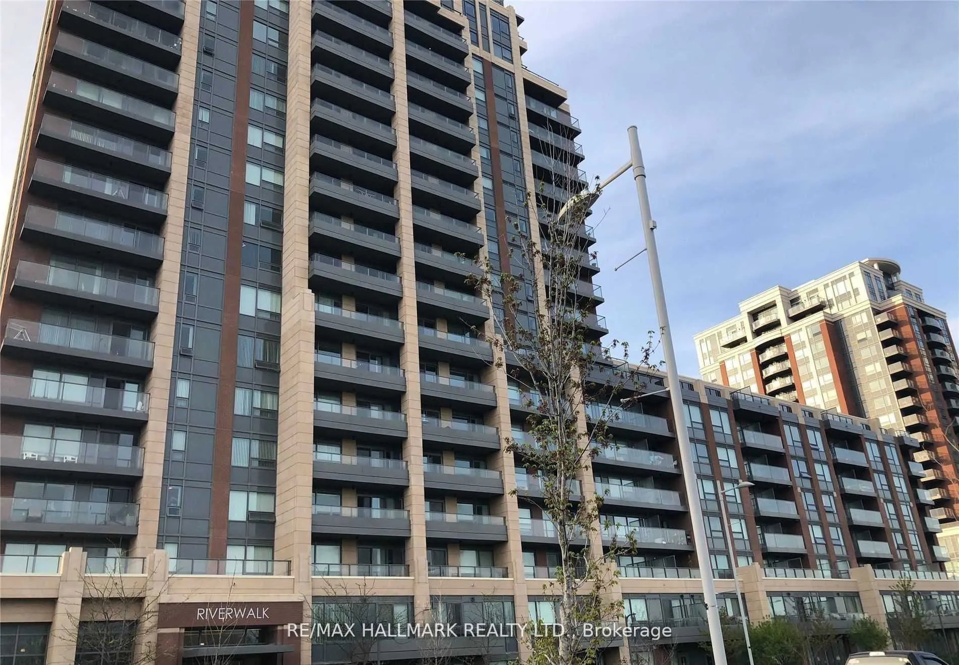 18 Uptown Drive, #323