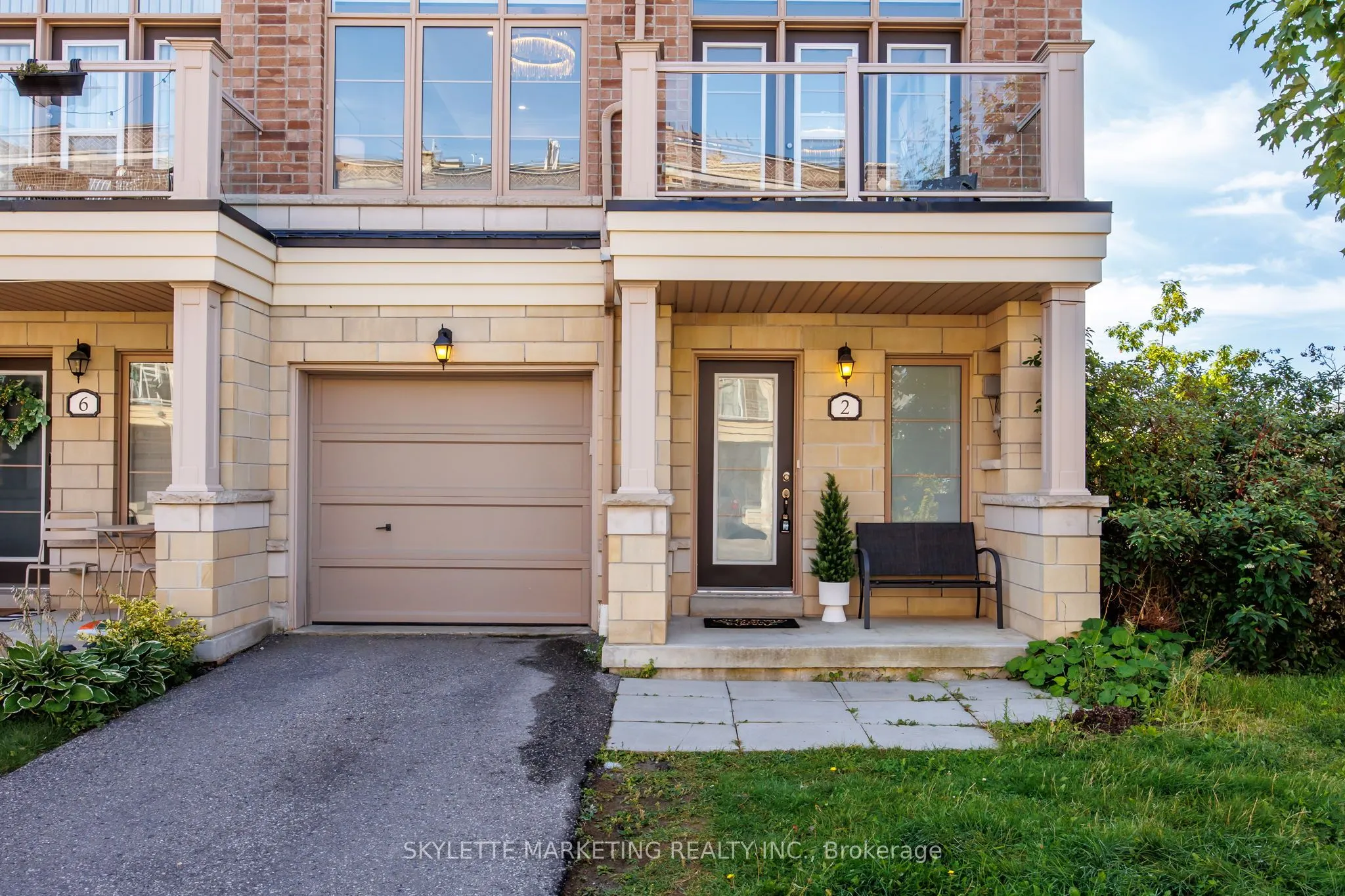 2 Cornerbank Crescent