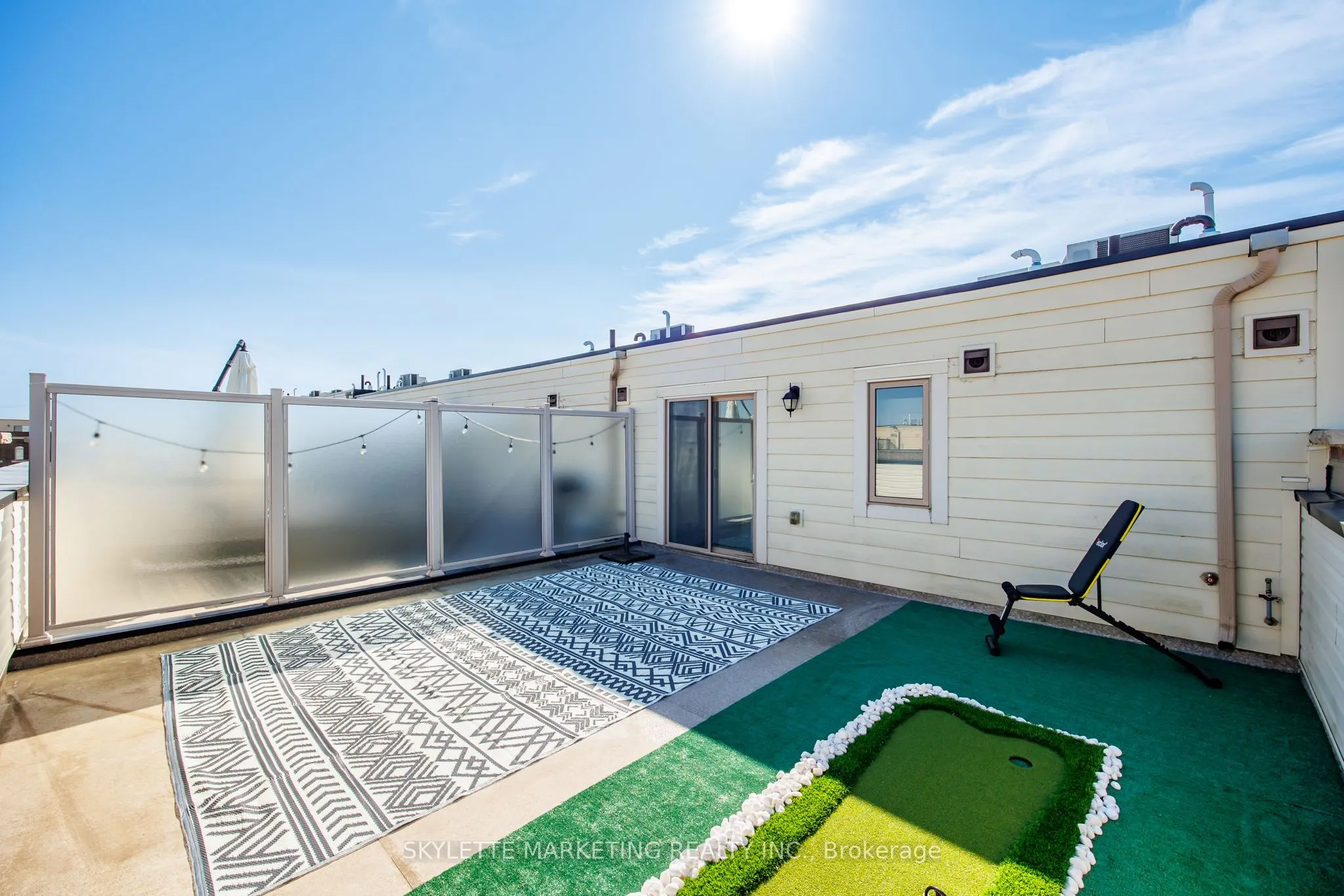 2 Cornerbank Crescent