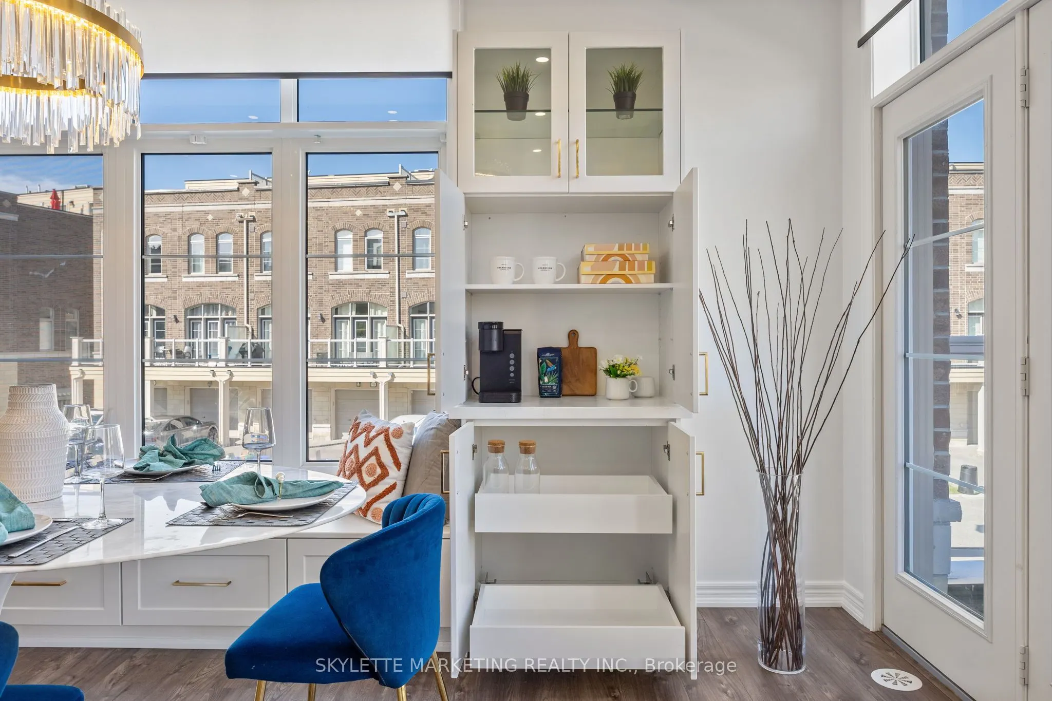 2 Cornerbank Crescent