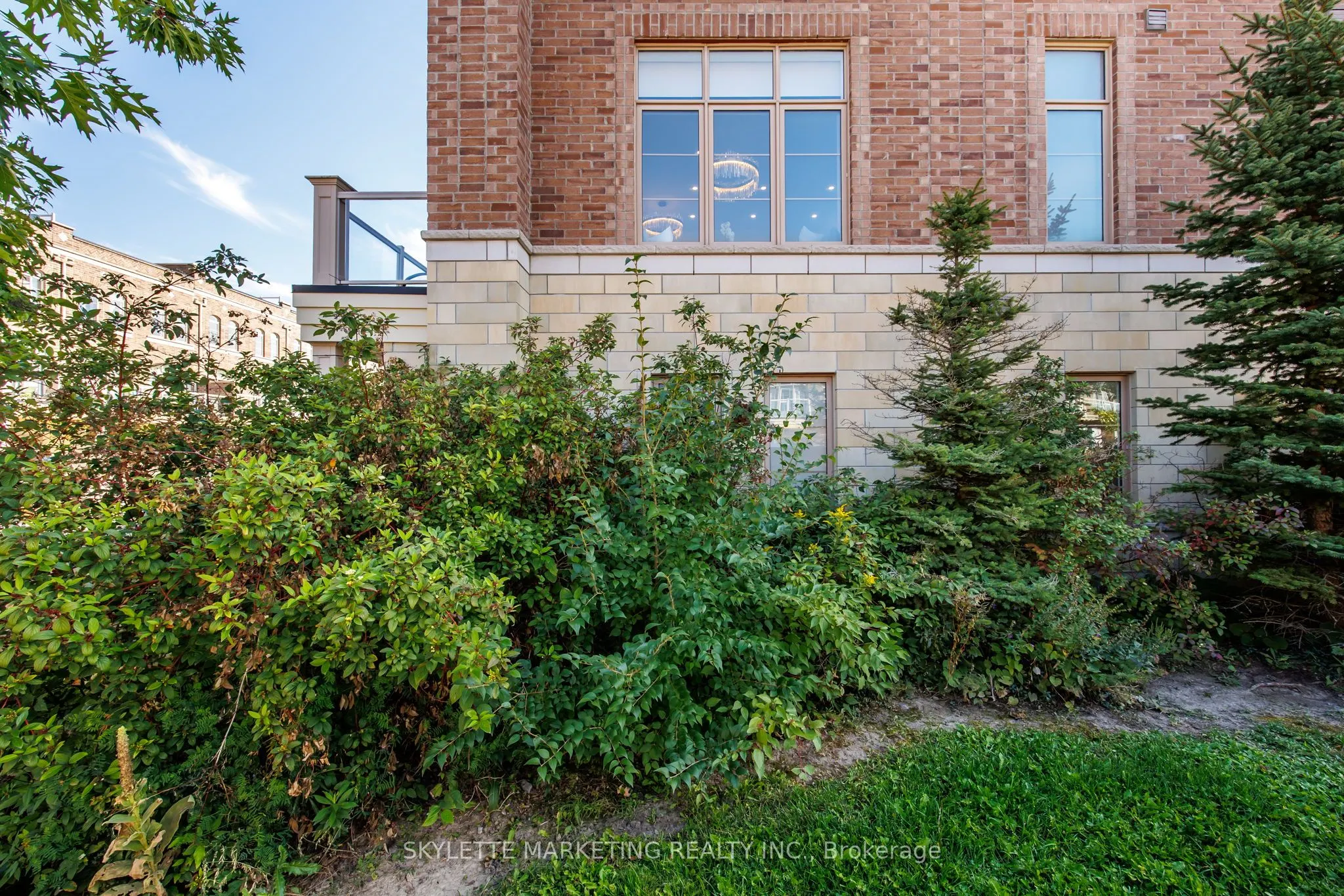 2 Cornerbank Crescent