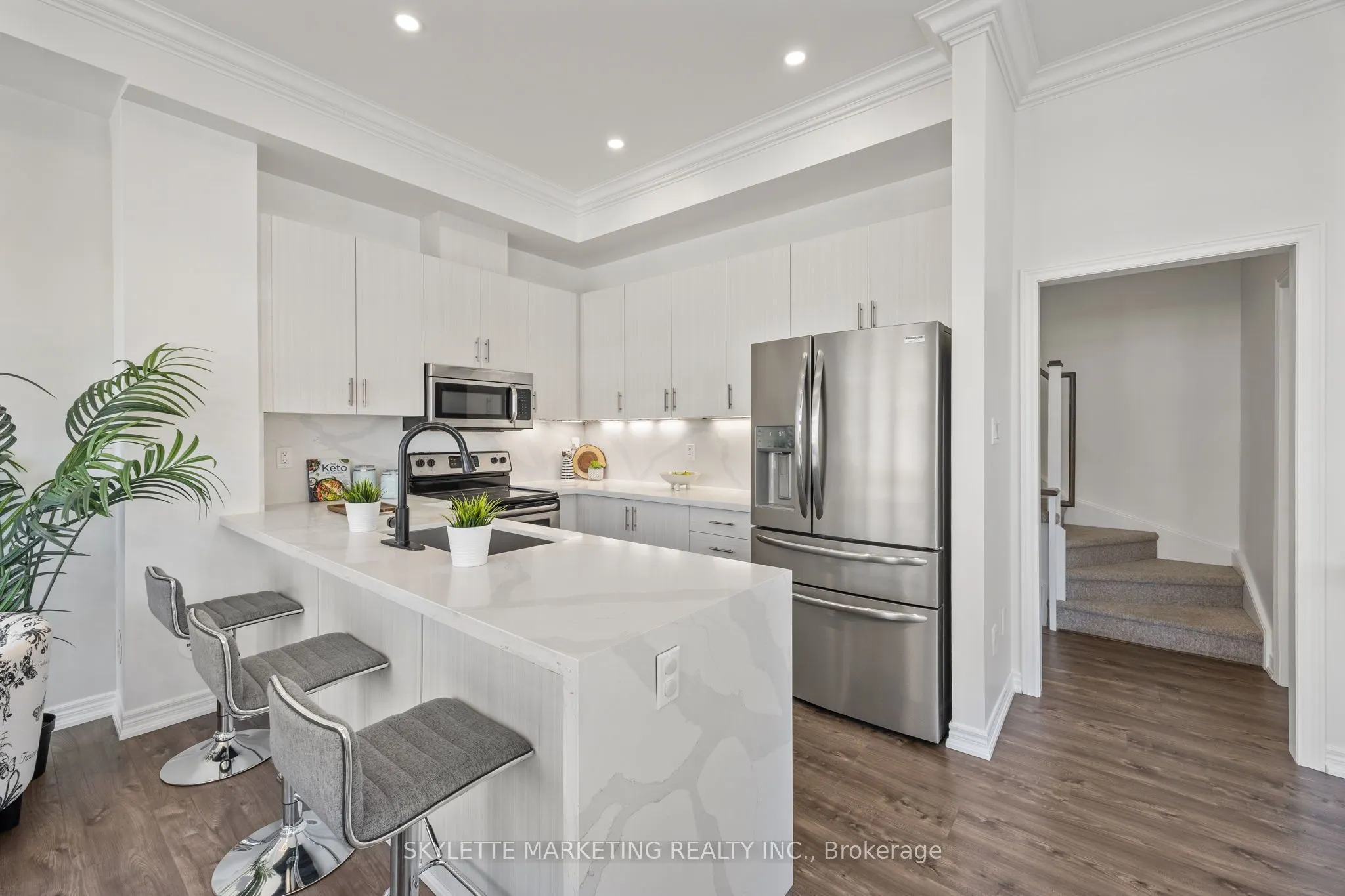 2 Cornerbank Crescent