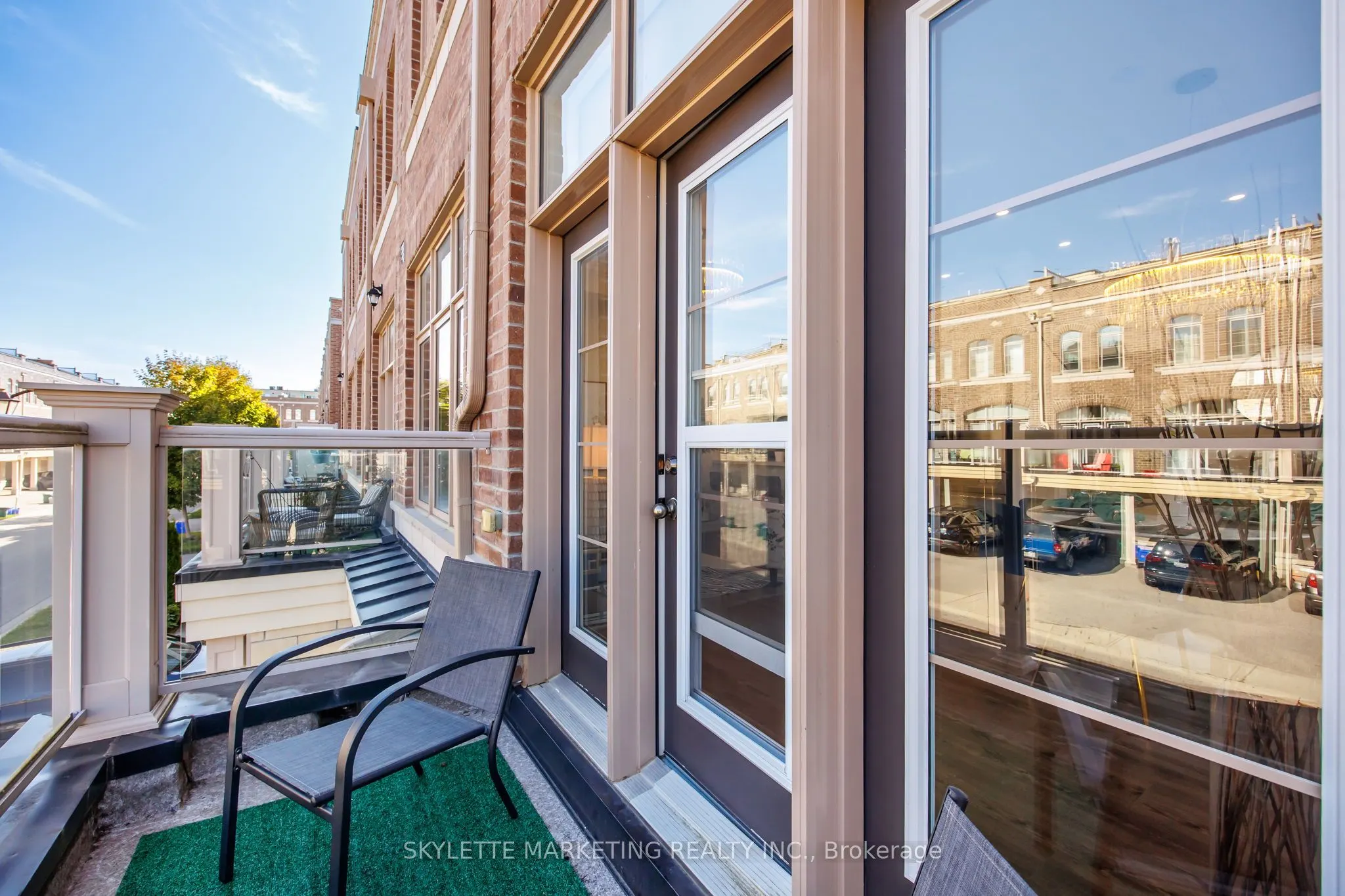 2 Cornerbank Crescent