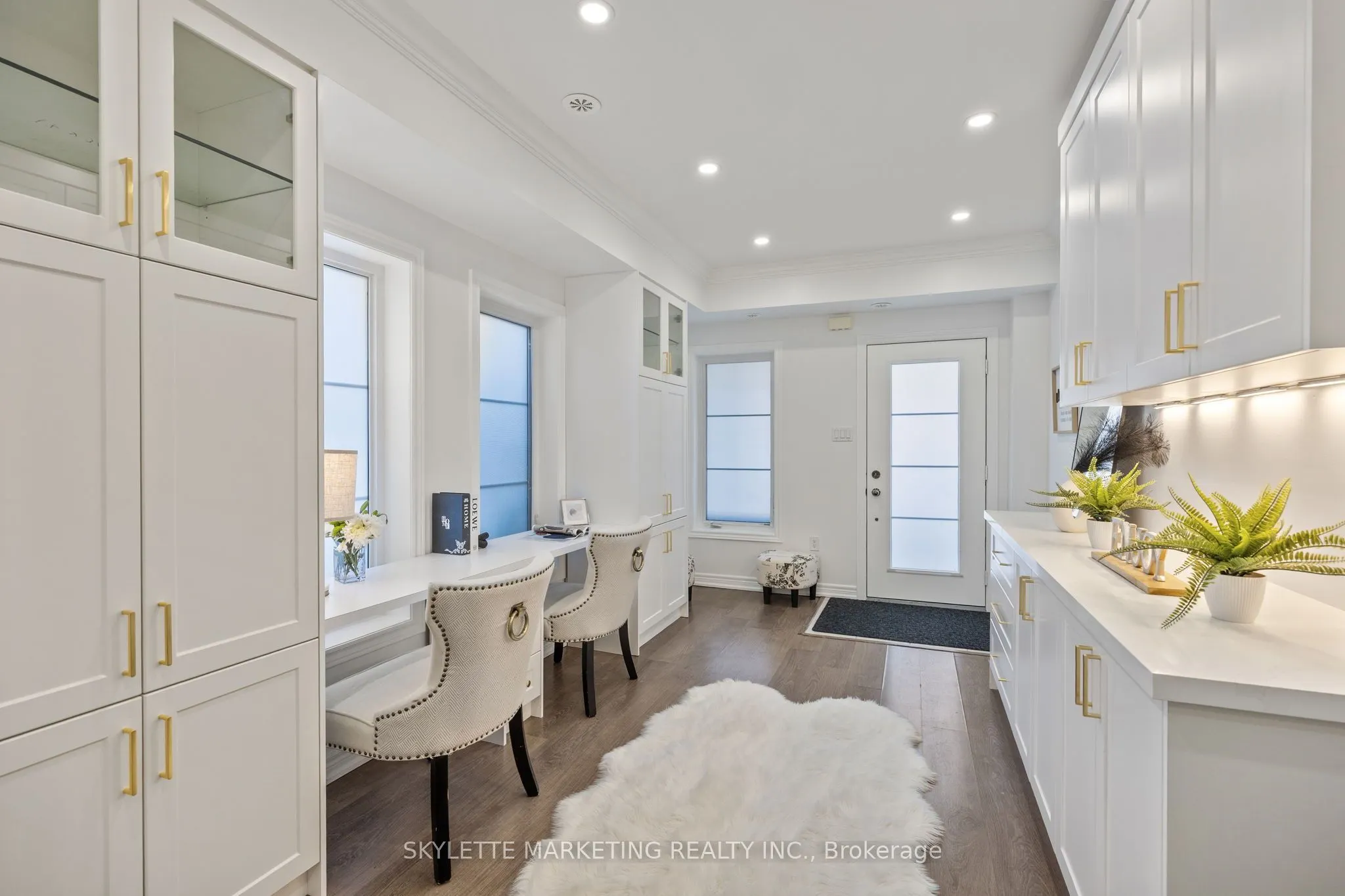 2 Cornerbank Crescent