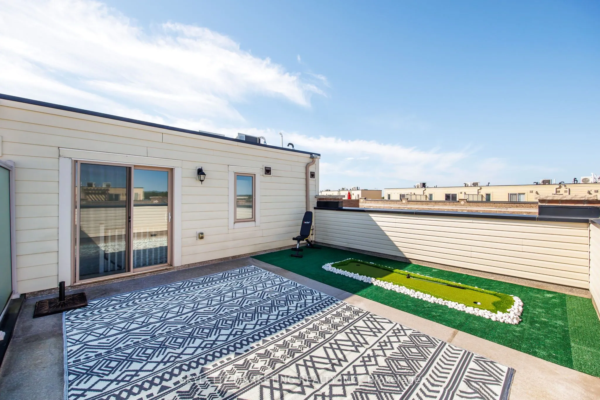 2 Cornerbank Crescent