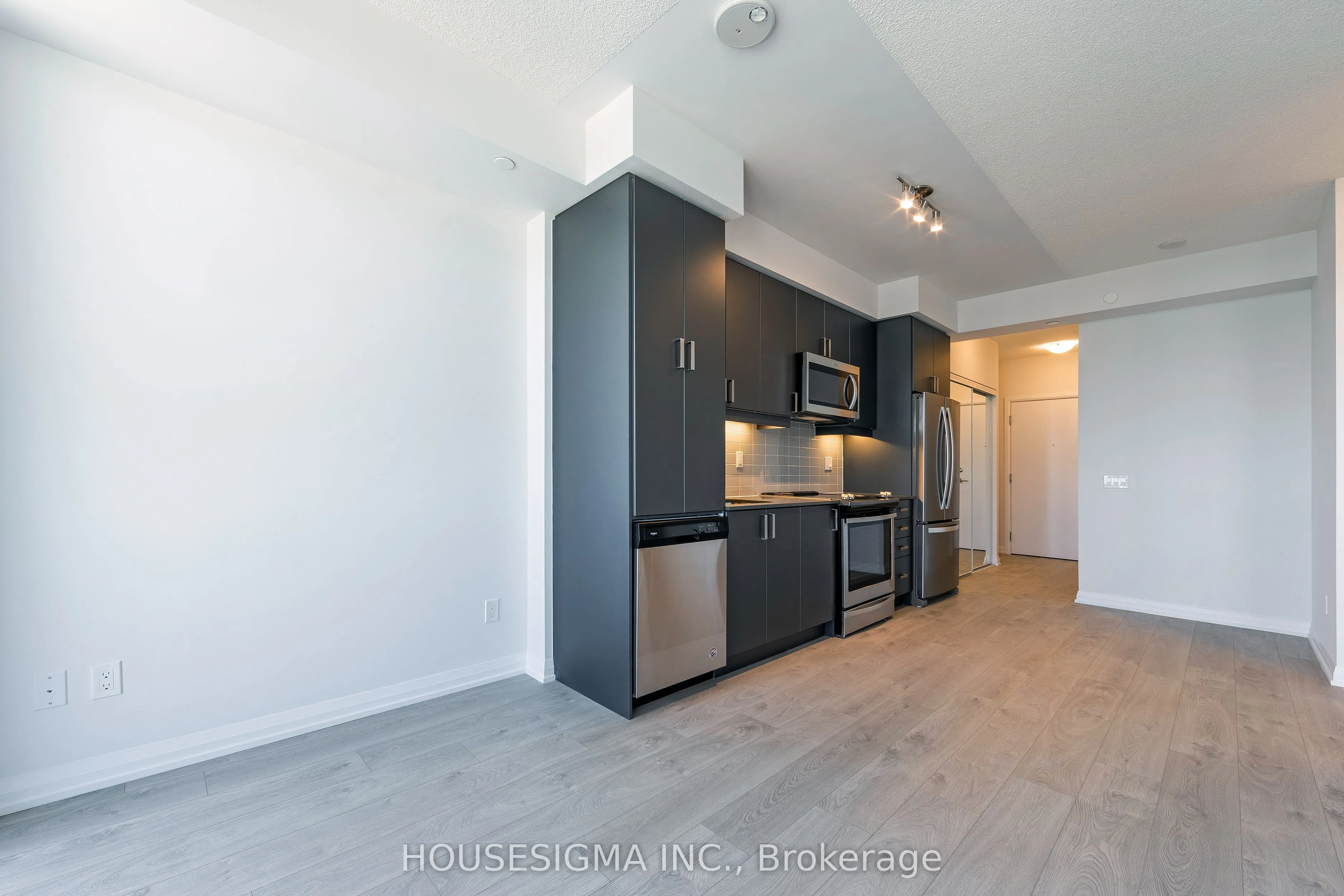 7895 Jane Street, #501