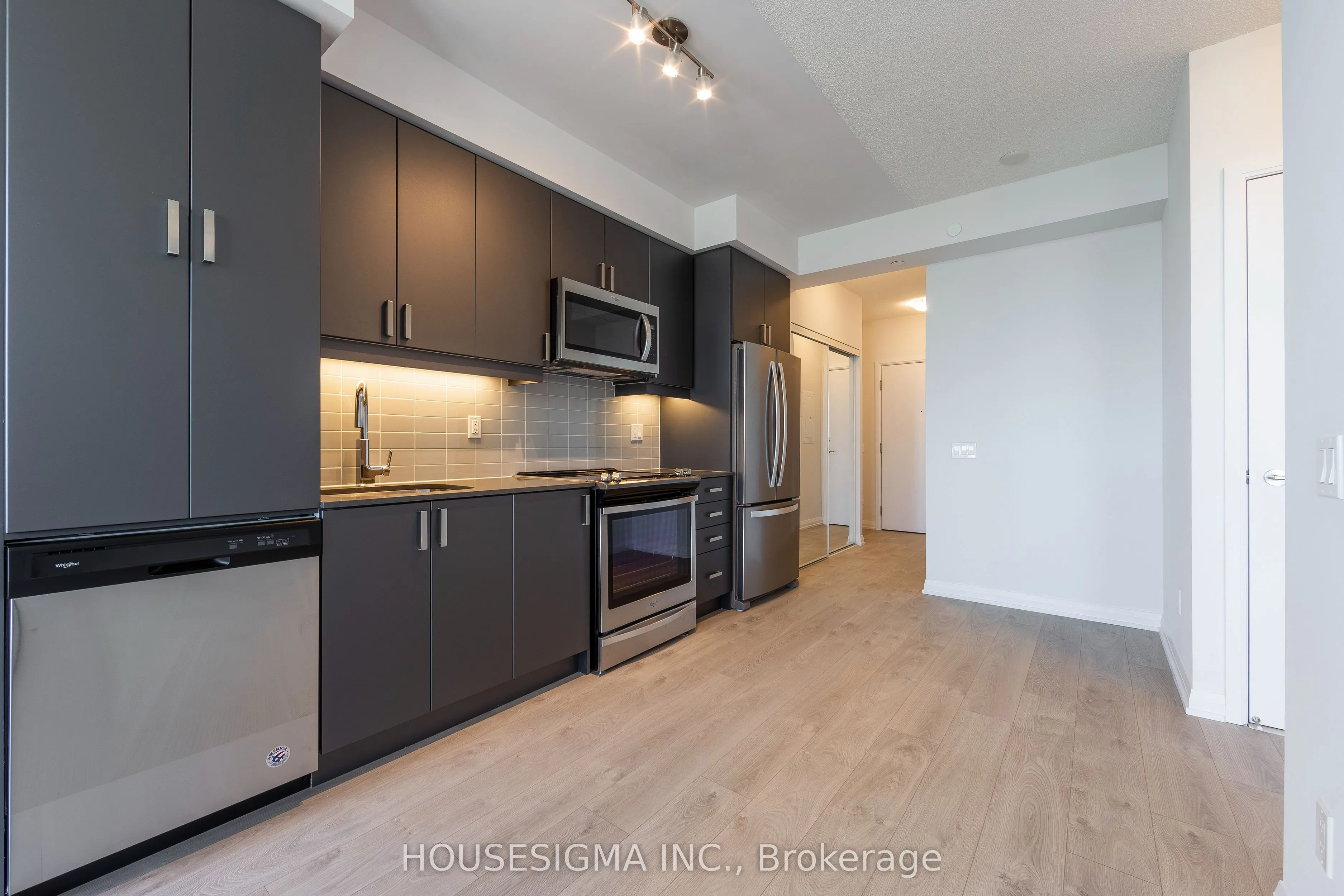 7895 Jane Street, #501
