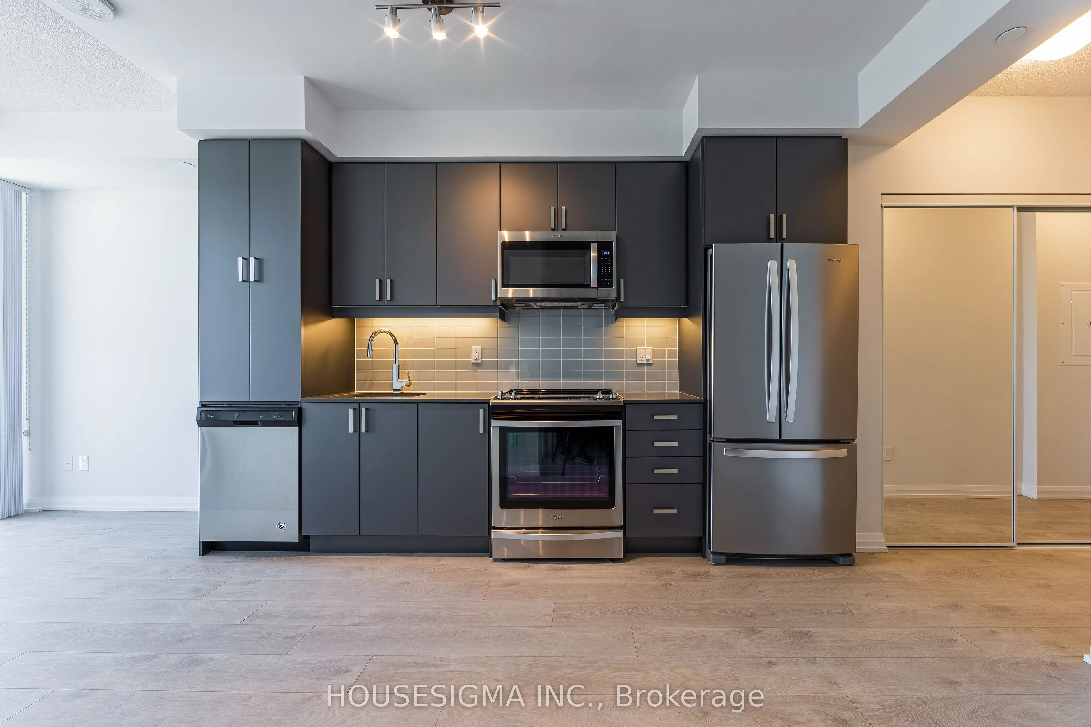 7895 Jane Street, #501