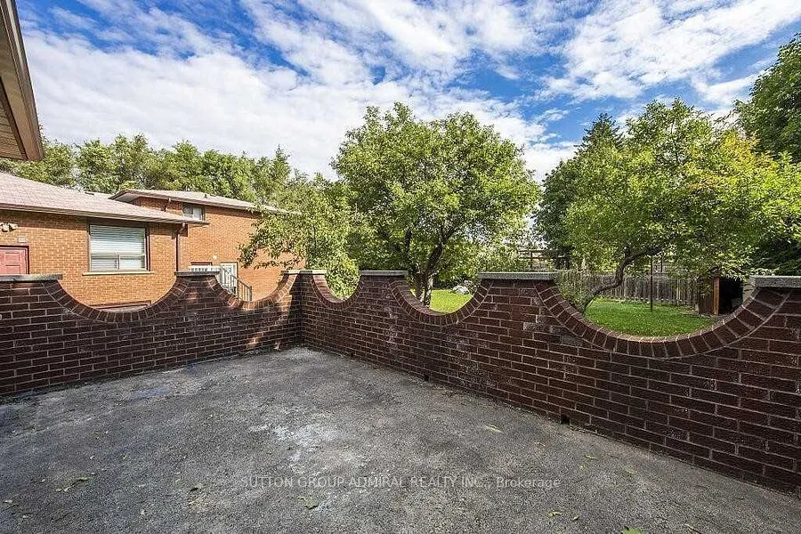 7881 Dufferin Street, #Basement