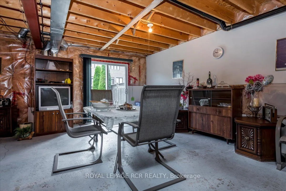 20 Veseli Court E