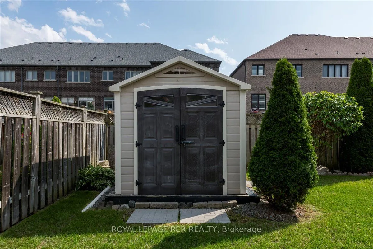 20 Veseli Court E