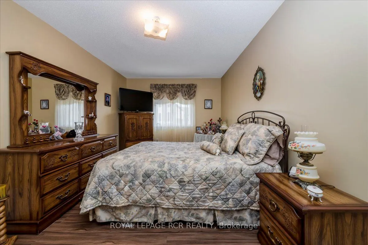 20 Veseli Court E