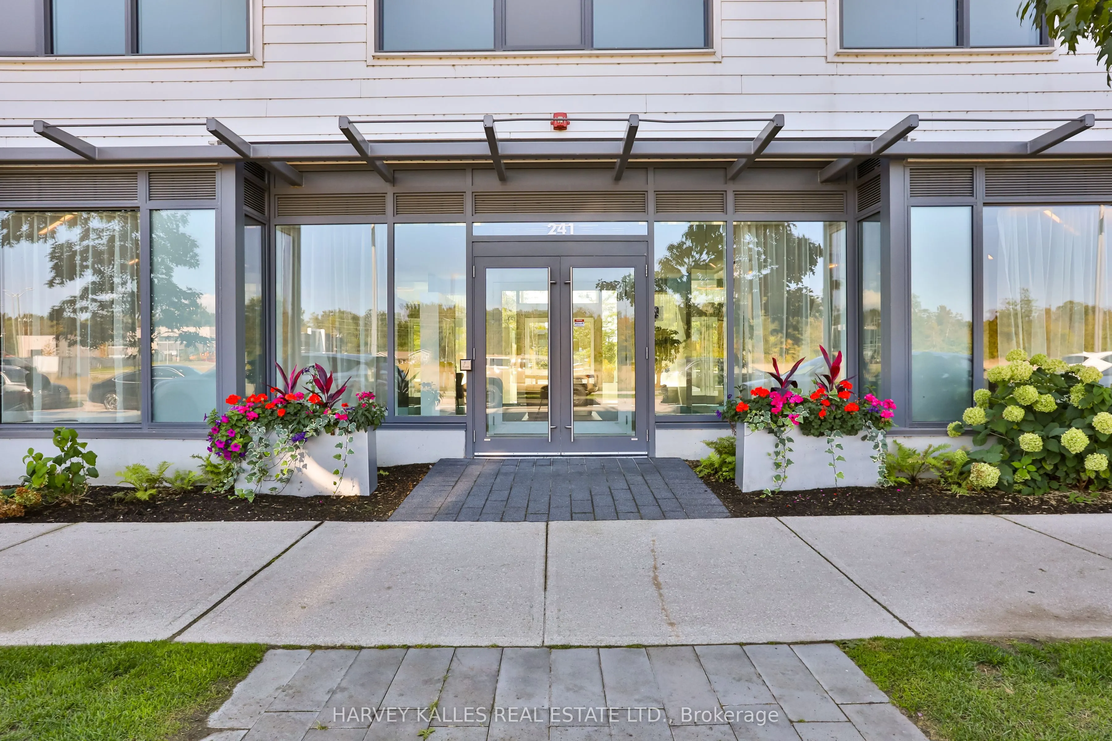 241 Sea Ray Avenue, #320